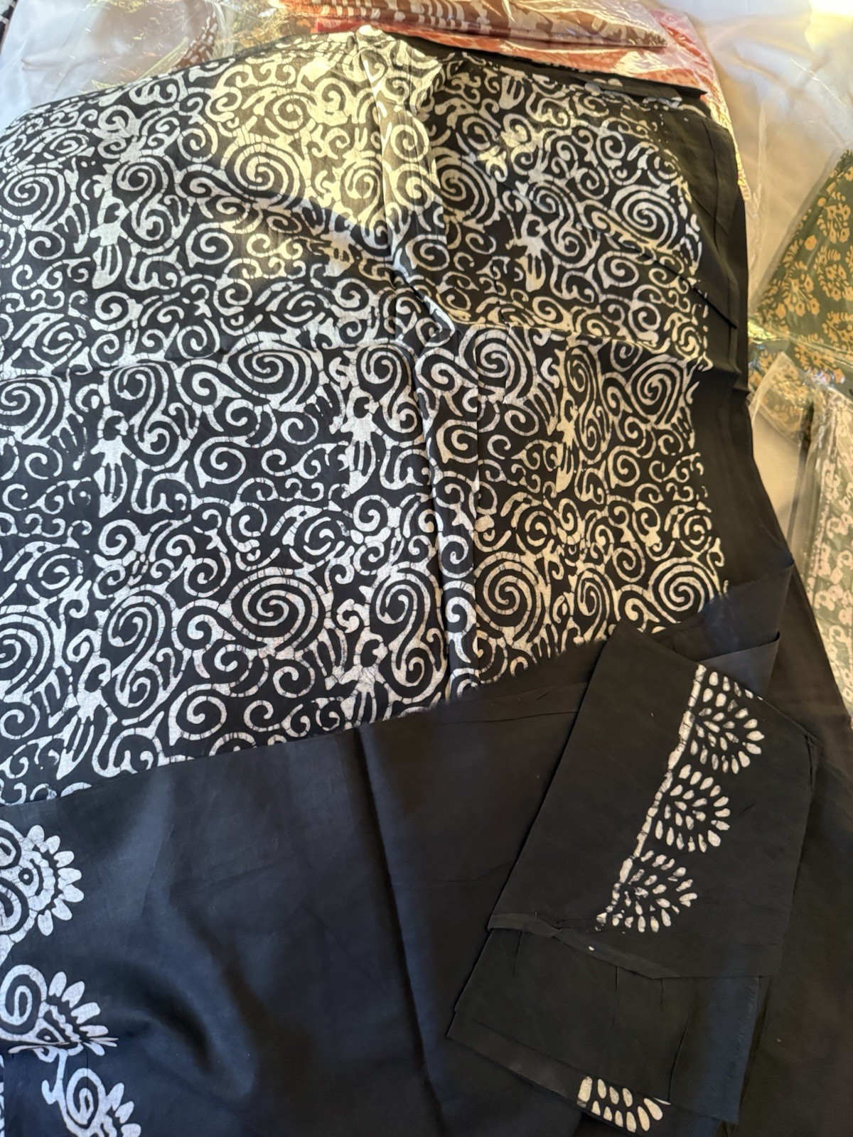 NEW 🆕, Cotton BATIK SAREE. ( Item#L2736 ) including blouse piece.