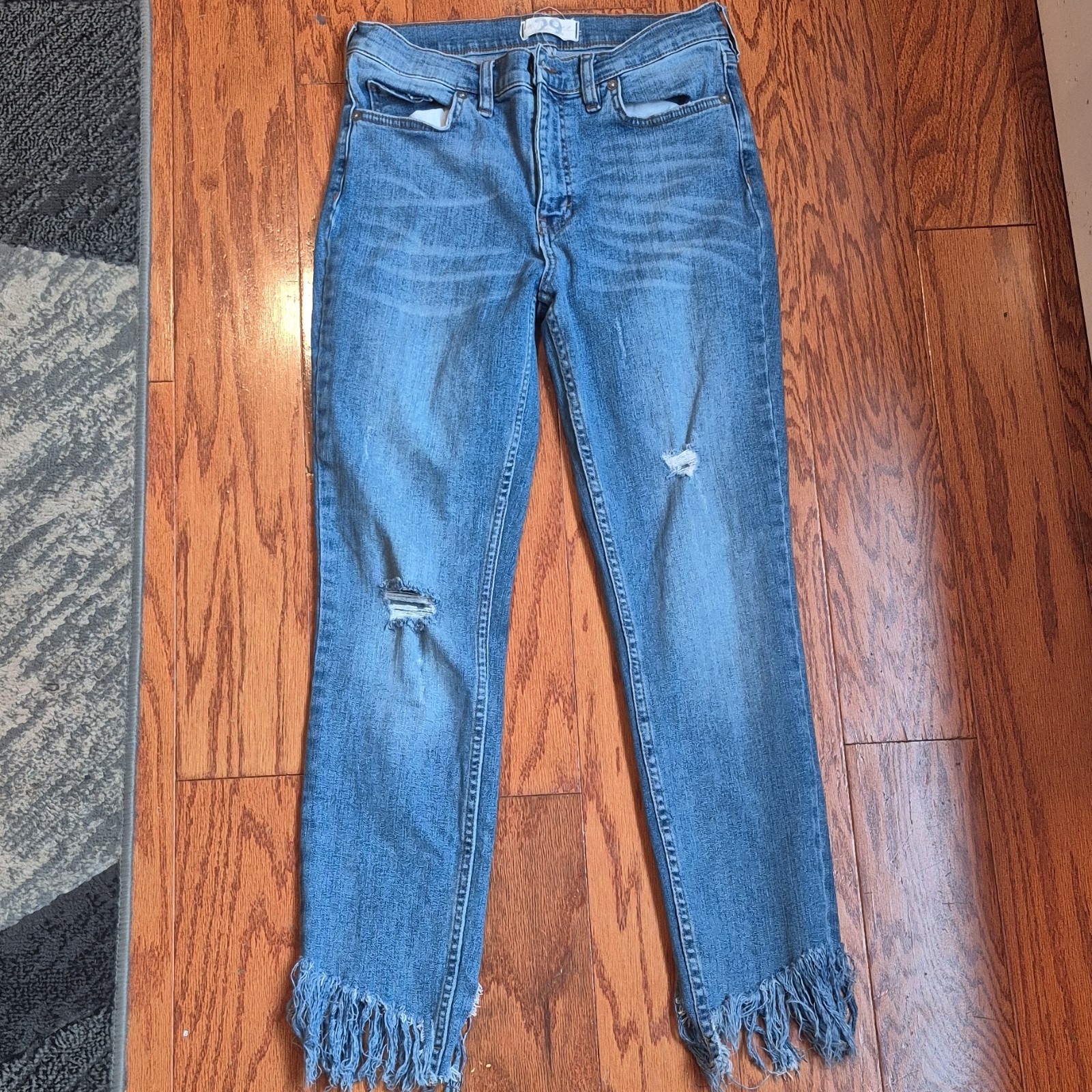 We The Free Women’s Straight Jeans Blue Denim, Distressed Fringe Hem size 29