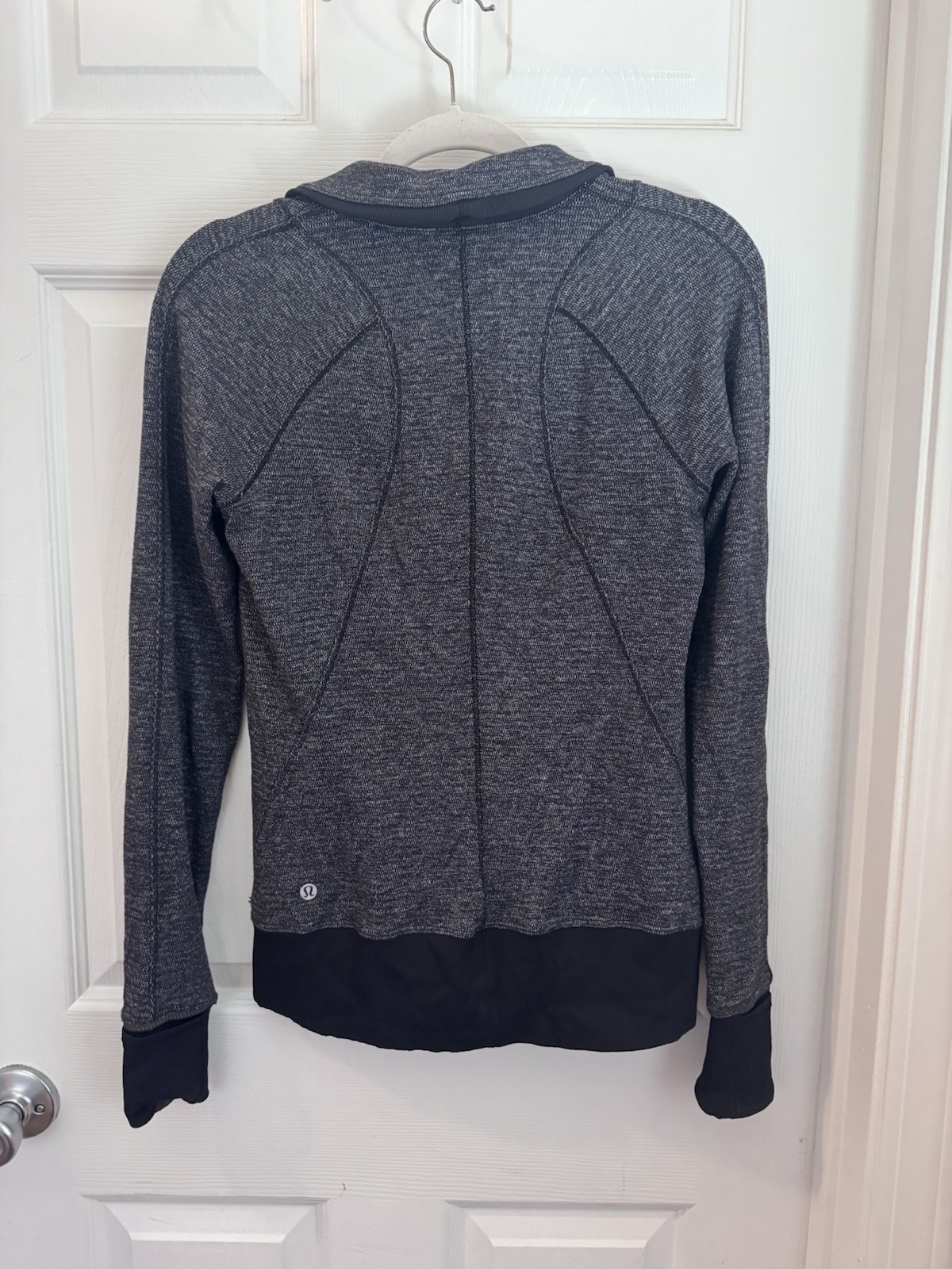 Lululemon Runderful Women’s Size 6 Long Sleeve 1/2 Zip Black Heather Thumbholes