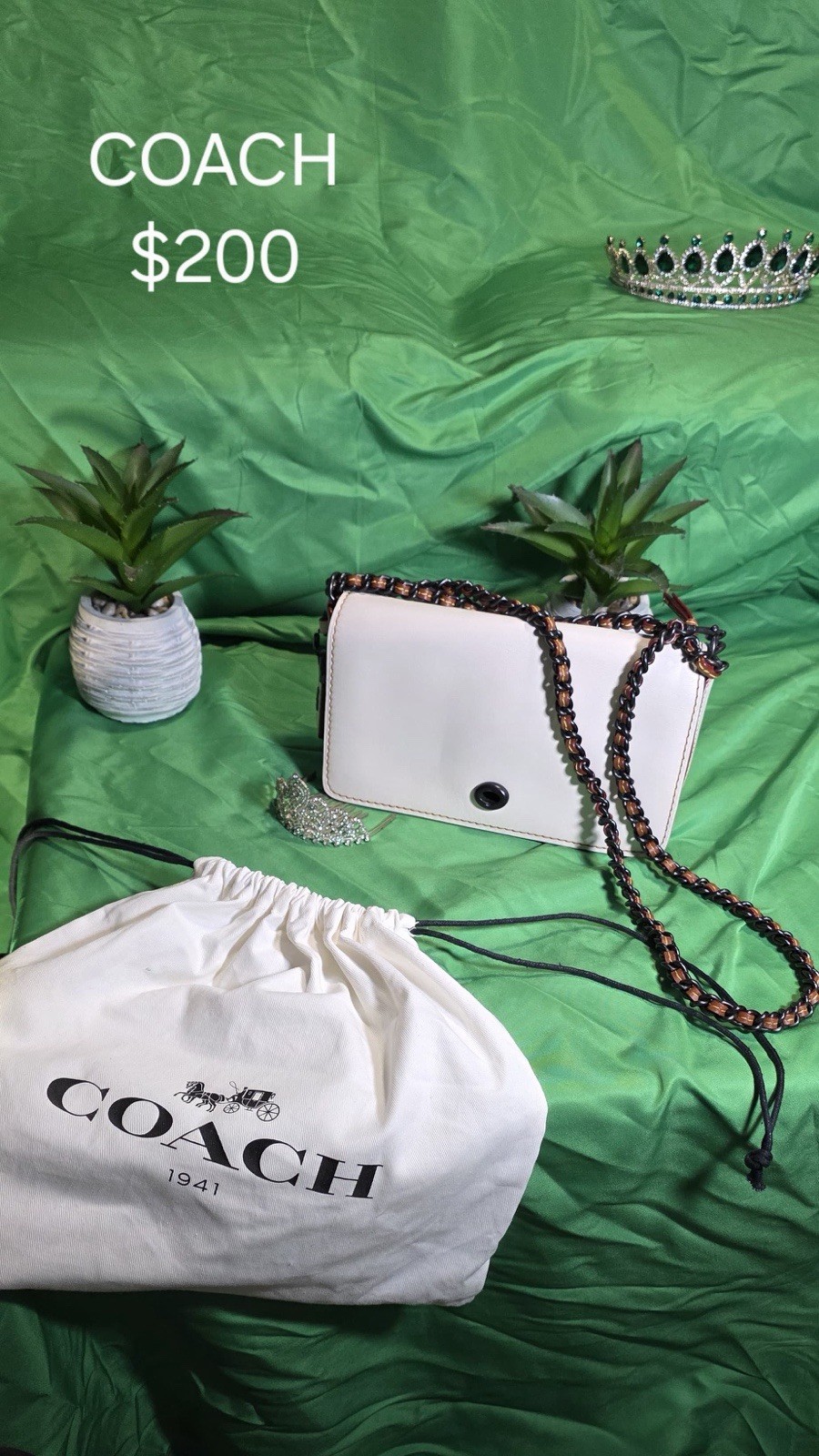 Coach White Turn Lock Shoulder Bag Chain Strap Inner Pockets w/ Dust Bag Small