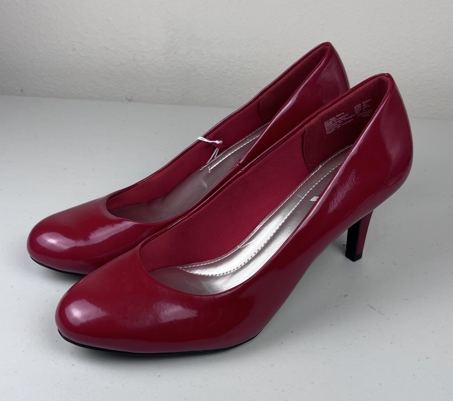 Comfort Plus Womens 9.5W Red Patent Leather Pumps Wide Comfort Classic Heels