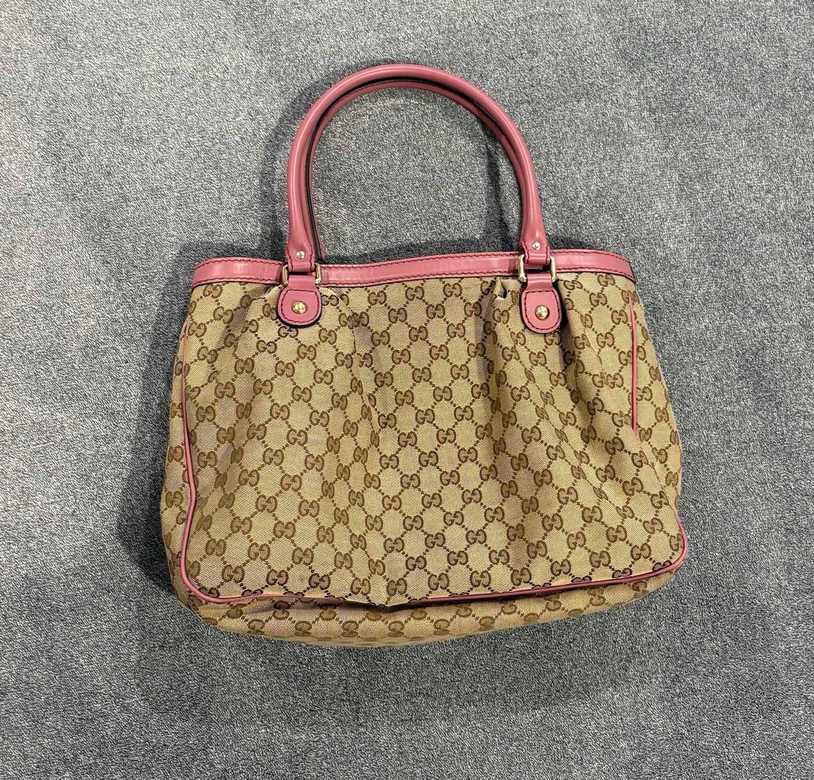 Gucci GG Monogram Tote Top Handle Zip Closure Beige/Pink w/ Bag Charm