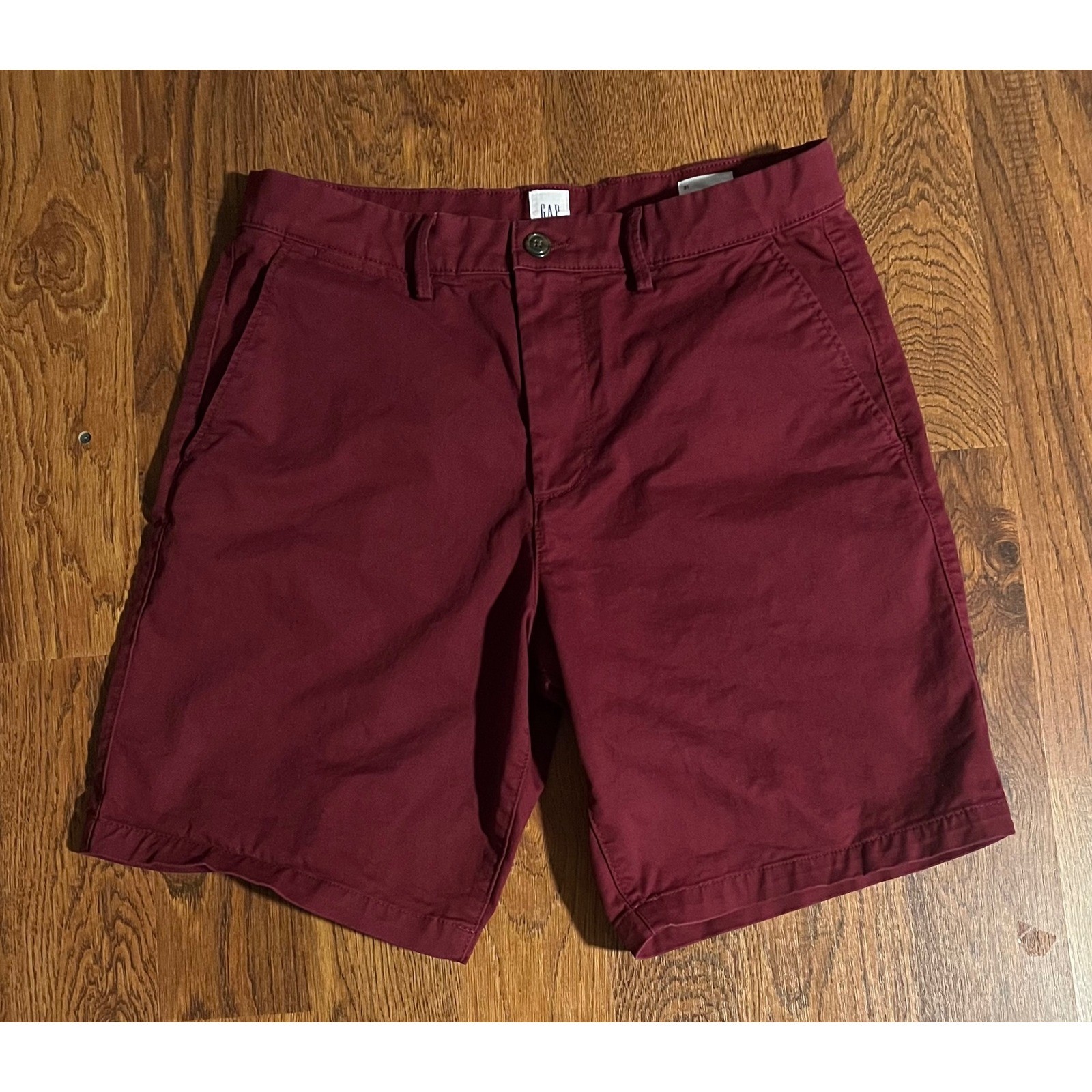 Gap Mens Essential Khaki 9 Inch Shorts Maroon Burgundy Red Size 31 Flat Front