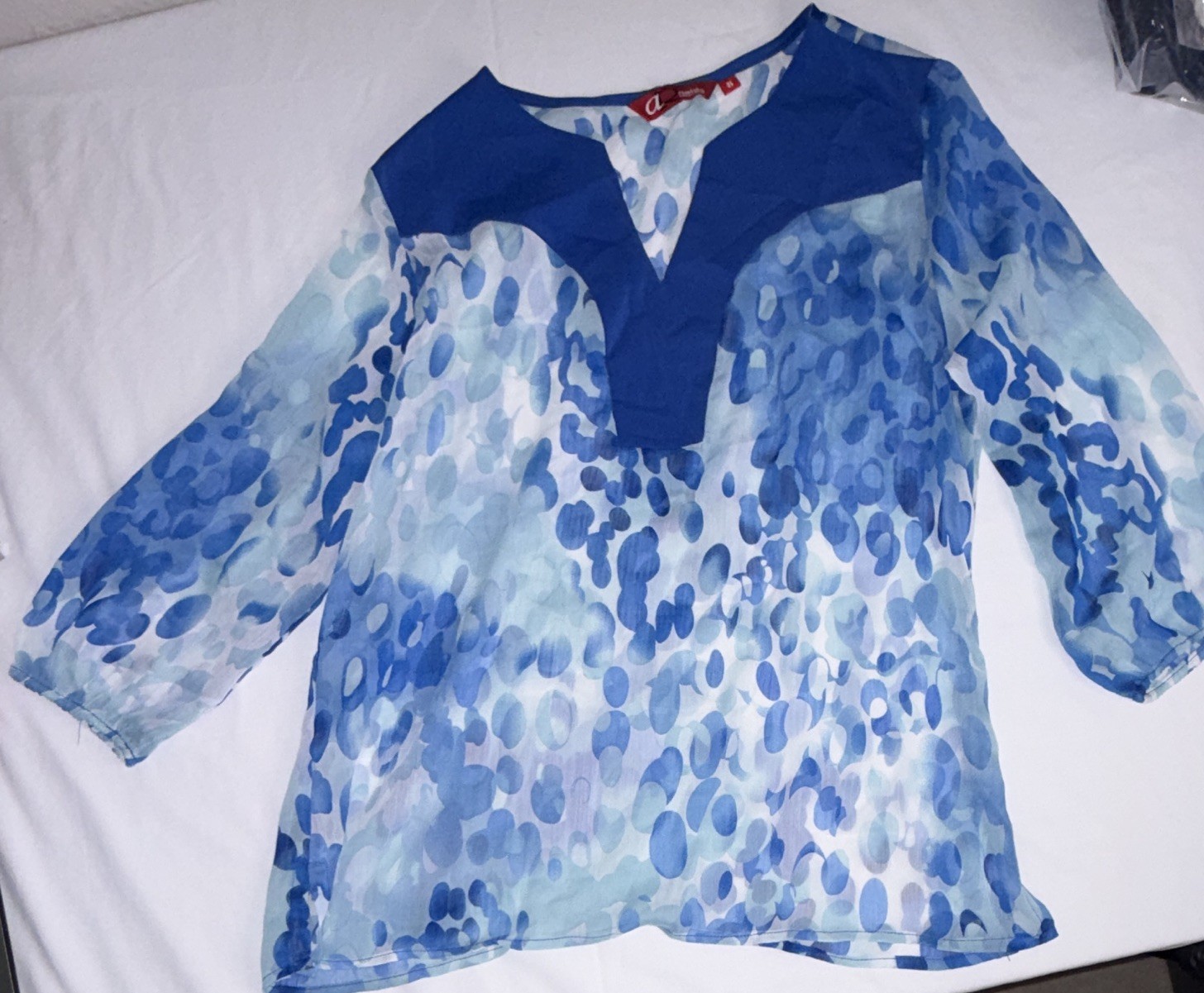 aQnaldo Women’s Blue Abstract Chiffon V-Neck 3/4 Sleeve Sheer Blouse Size 8