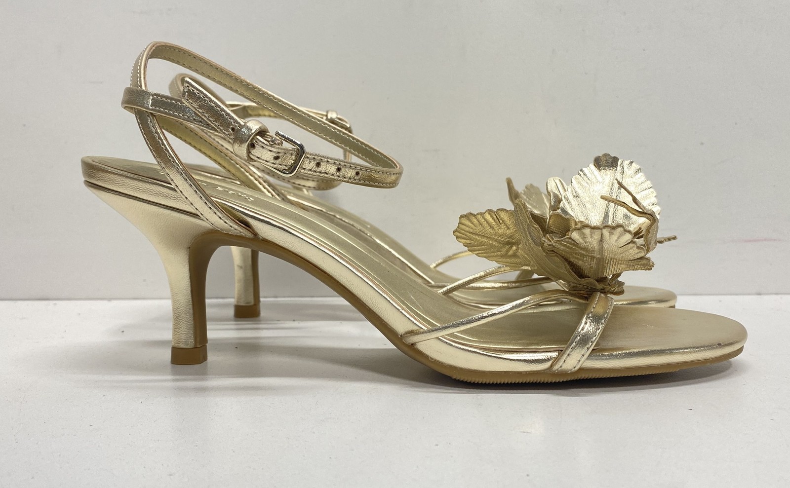 Open Edit Gold Metallic Floral Leaf Strappy Kitten Heel Women’s Sandals Size 8M