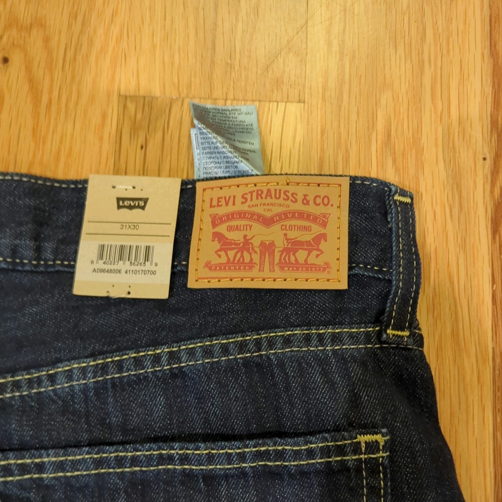 Levi’s Low Pro Jeans Dark Blue Mid Rise Straight Women’s 31×30 Relaxed Hip New
