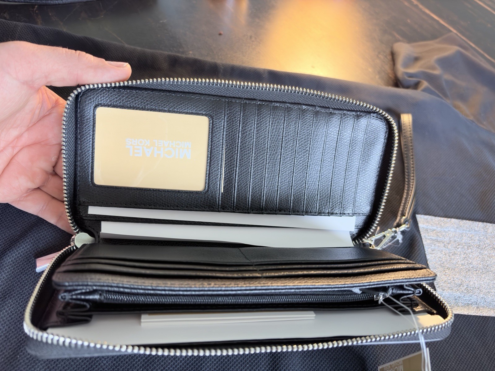 Michael Kors Jet Set Travel Black Leather CONTINENTAL Wallet 35T7GTVE7L