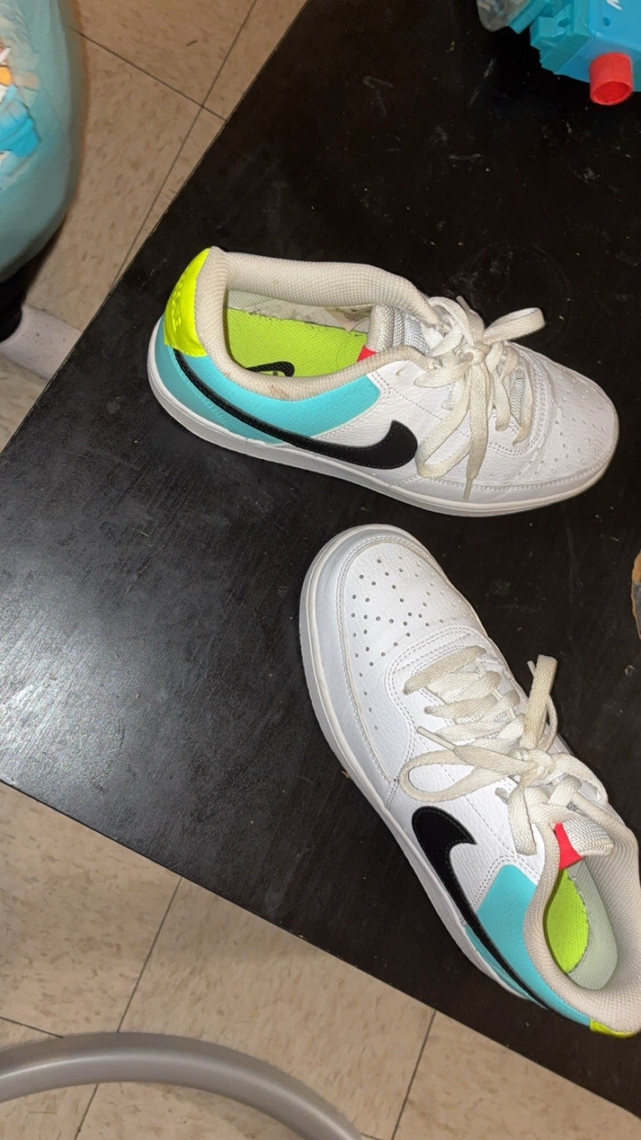 Nike Men’s Low-Top Lace-Up Athletic Sneakers White/Black Blue Green Accents