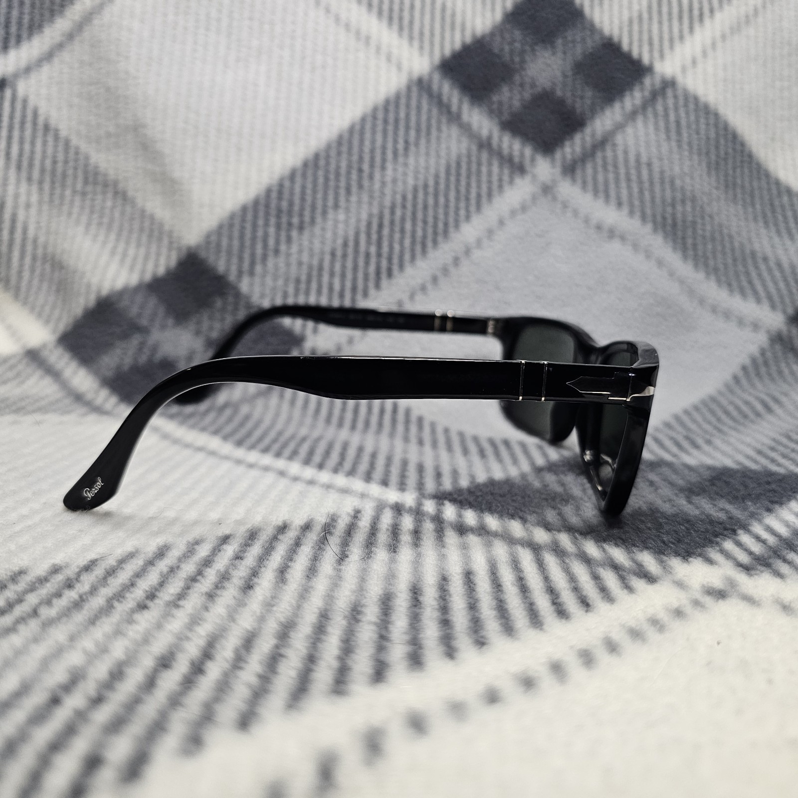 Persol Men’s Sunglasses Gloss Black PO3048S 95/31 58 19 145 With Case