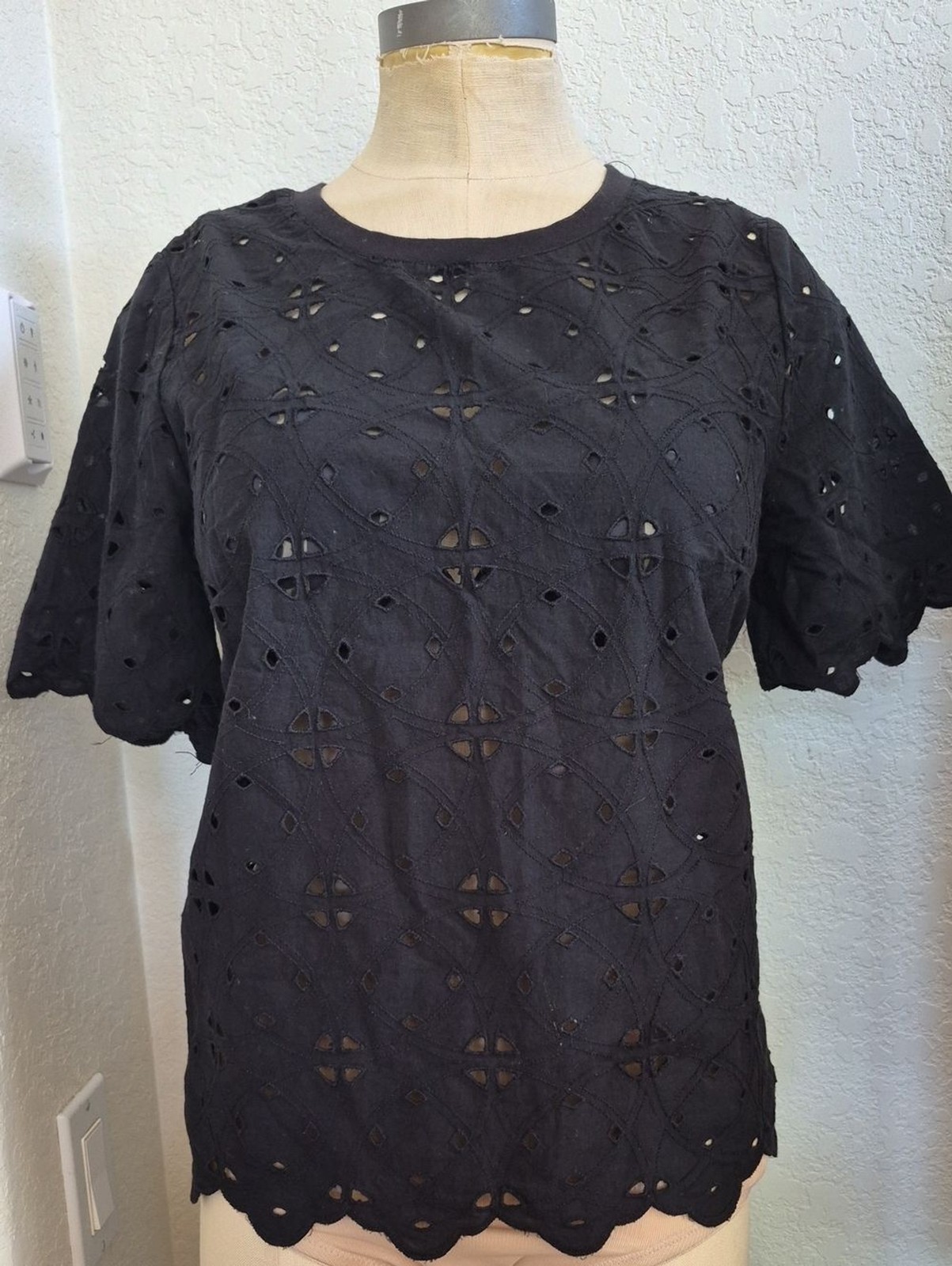 Who What Wear -Cut Out Design 100% Cotton Top Sz Medium