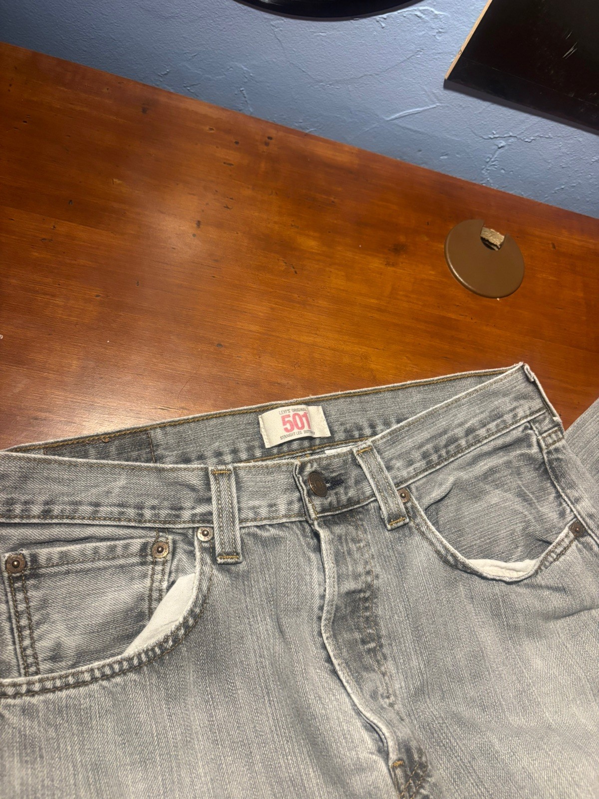 Levis 501 Jeans Mens 32×32 Gray Denim Button Fly Straight Leg Distressed Cowboy