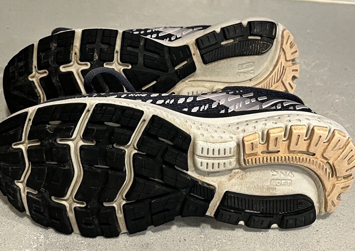 Women’s Brooks Ghost 13- Size 7- Some Wear On Backs As Shown