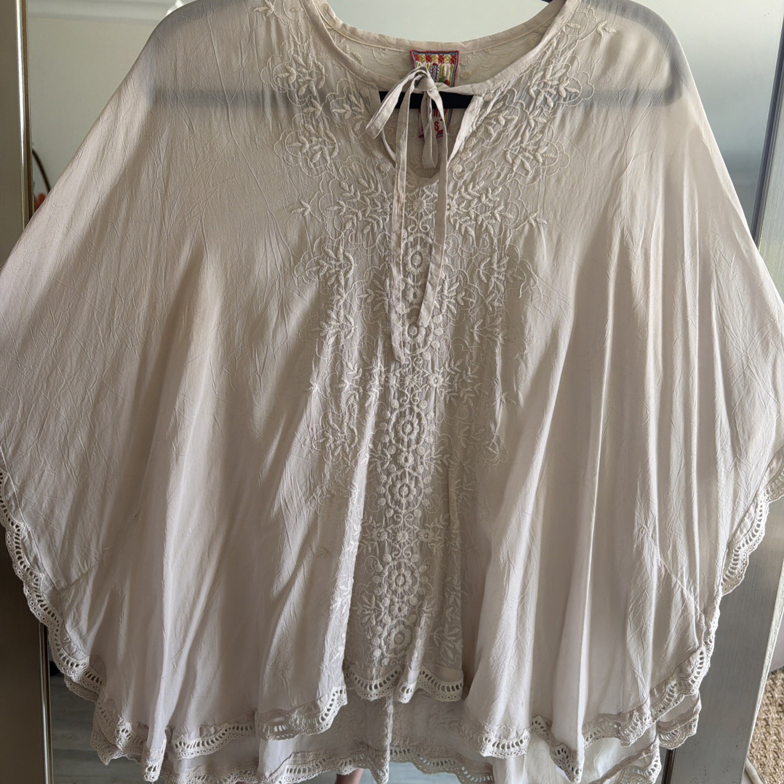 Johnny Was M/L Blush Beige Embroidered Eyelet Lace Poncho Relaxed Fit Blouse