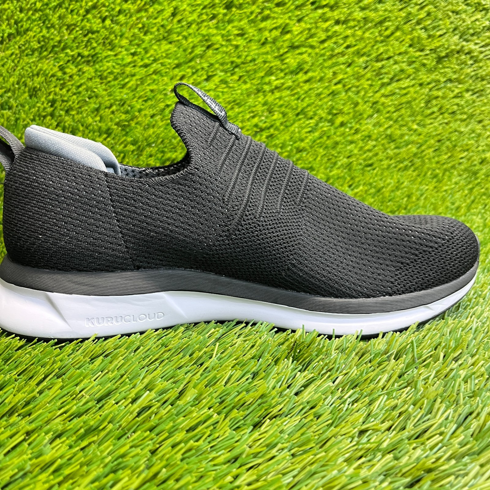 Kuru Atom Mens Size 7.5 Black White Athletic Walking Slip On Shoes Sneakers