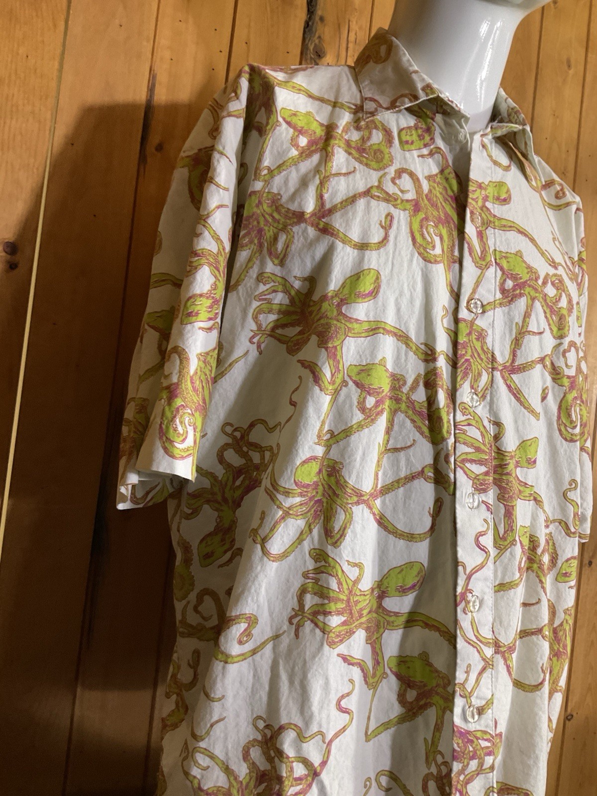 EBAY store Embroidered Logo Octopus Short Sleeve Button Down Shirt Size XL