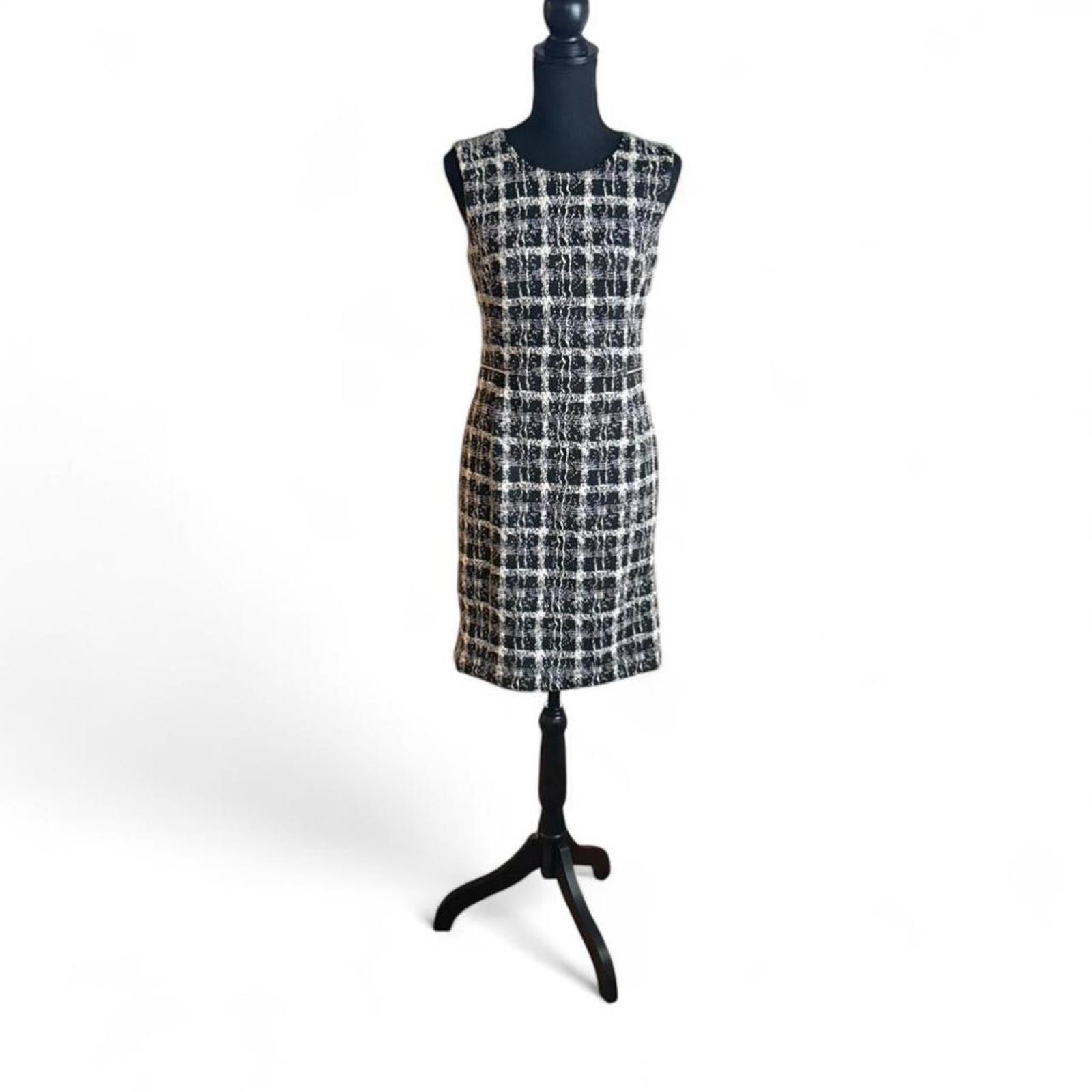 Calvin Klein form fitting dress, stretchy fabric lined size small