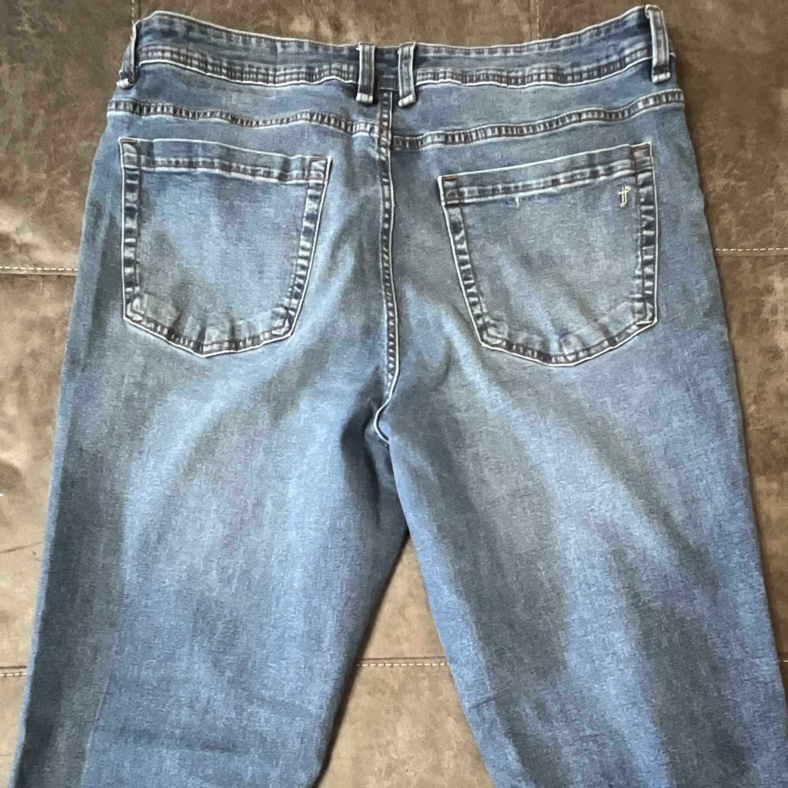 The Perfect Jean Men’s Athletic Fit Mid Rise Blue Medium Wash Denim Jeans
