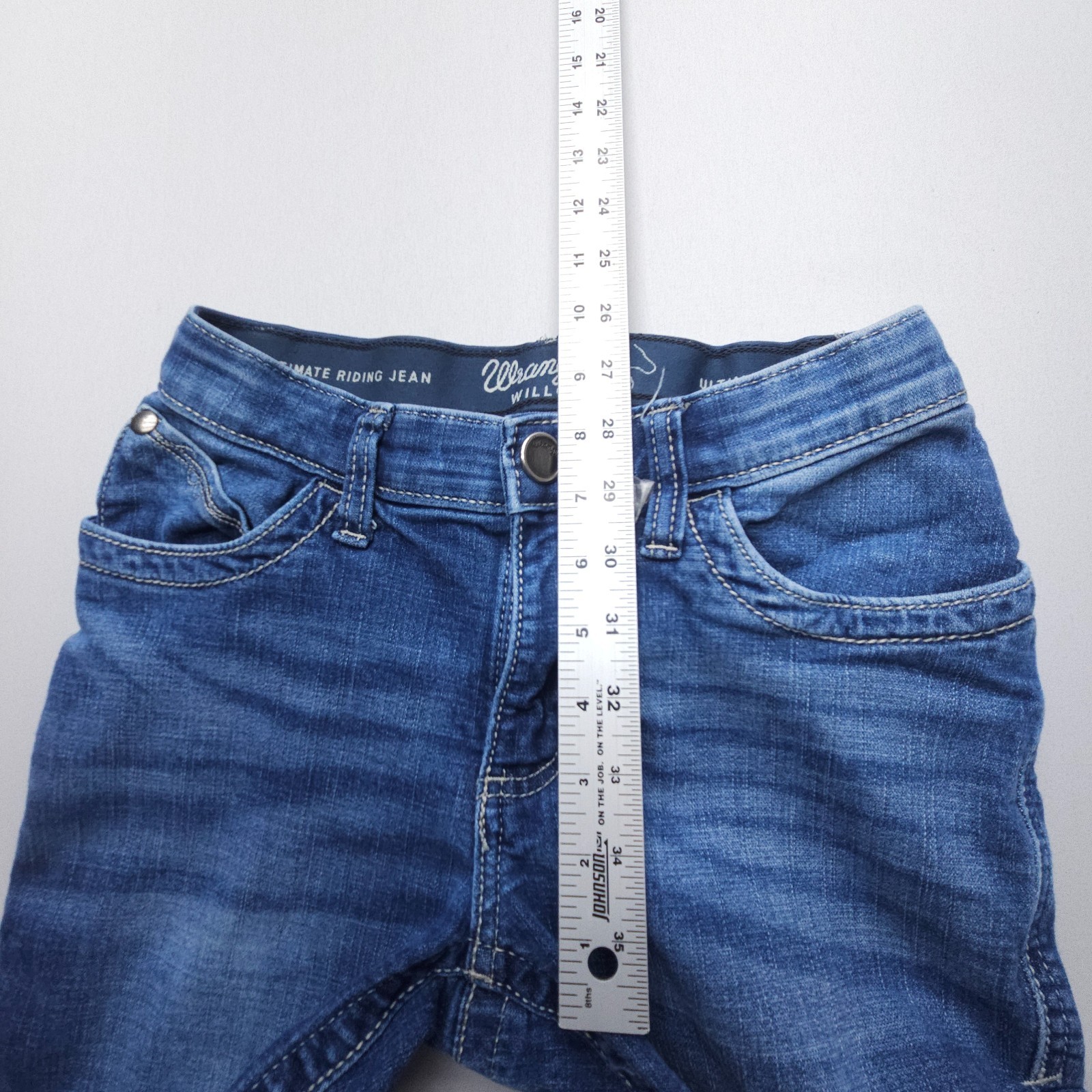 Wrangler Ultimate Riding Jeans Willow Mid-Rise Bootcut Womens 3 x 32 (29″ Insm)