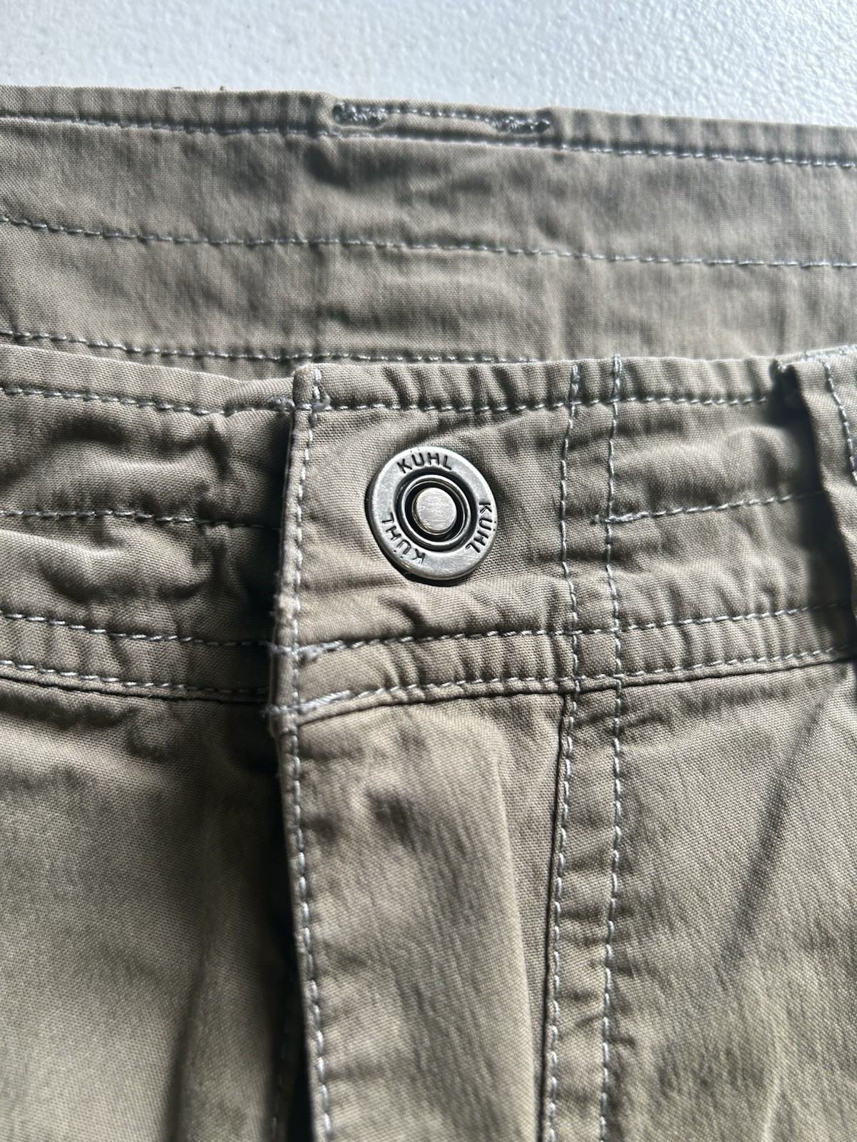 KÜHL Men’s Beige Cotton Nylon Canvas Cargo Shorts Flat Front Zip Pockets Logo