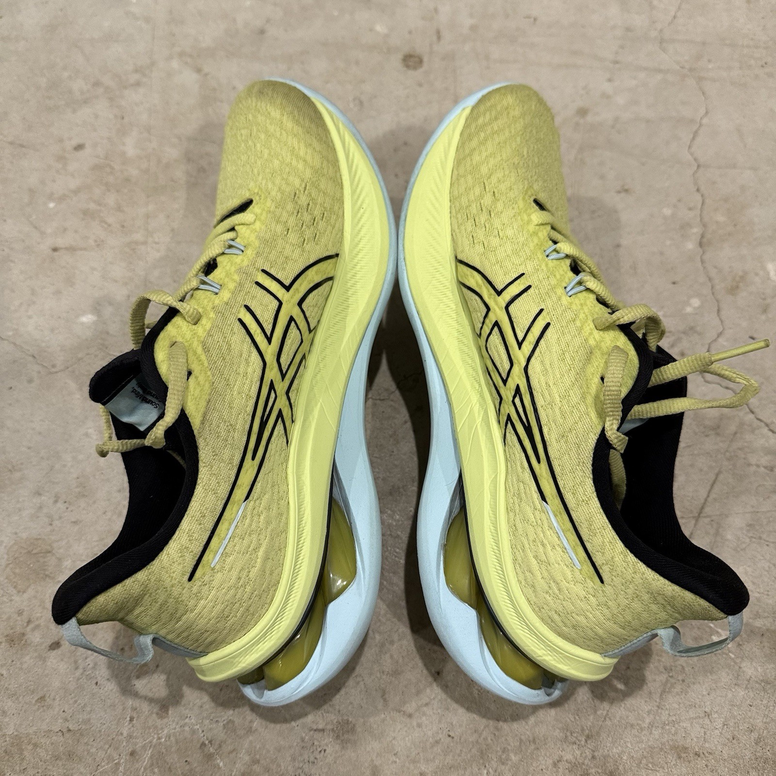 ASICS GEL-KINSEI MAX Womens Size 9 1012B512 Running Shoes Neon Yellow Green