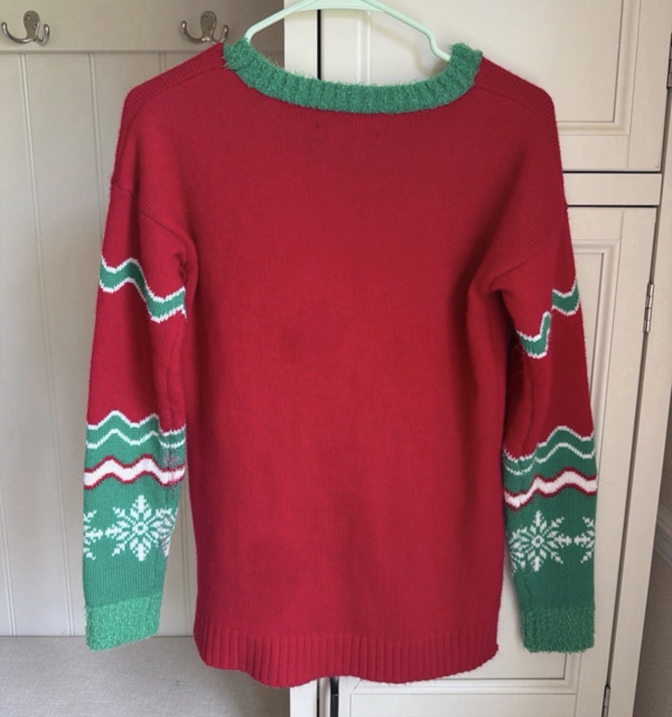 33 Degrees Women’s S Red/Green/White Sequin Knit Reindeer Crewneck Sweater