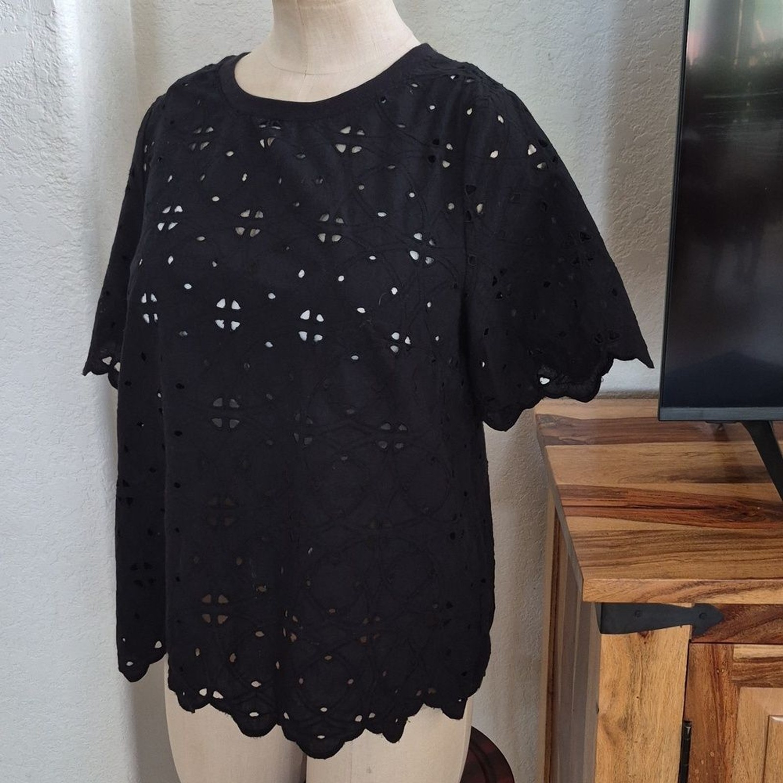 Who What Wear -Cut Out Design 100% Cotton Top Sz Medium