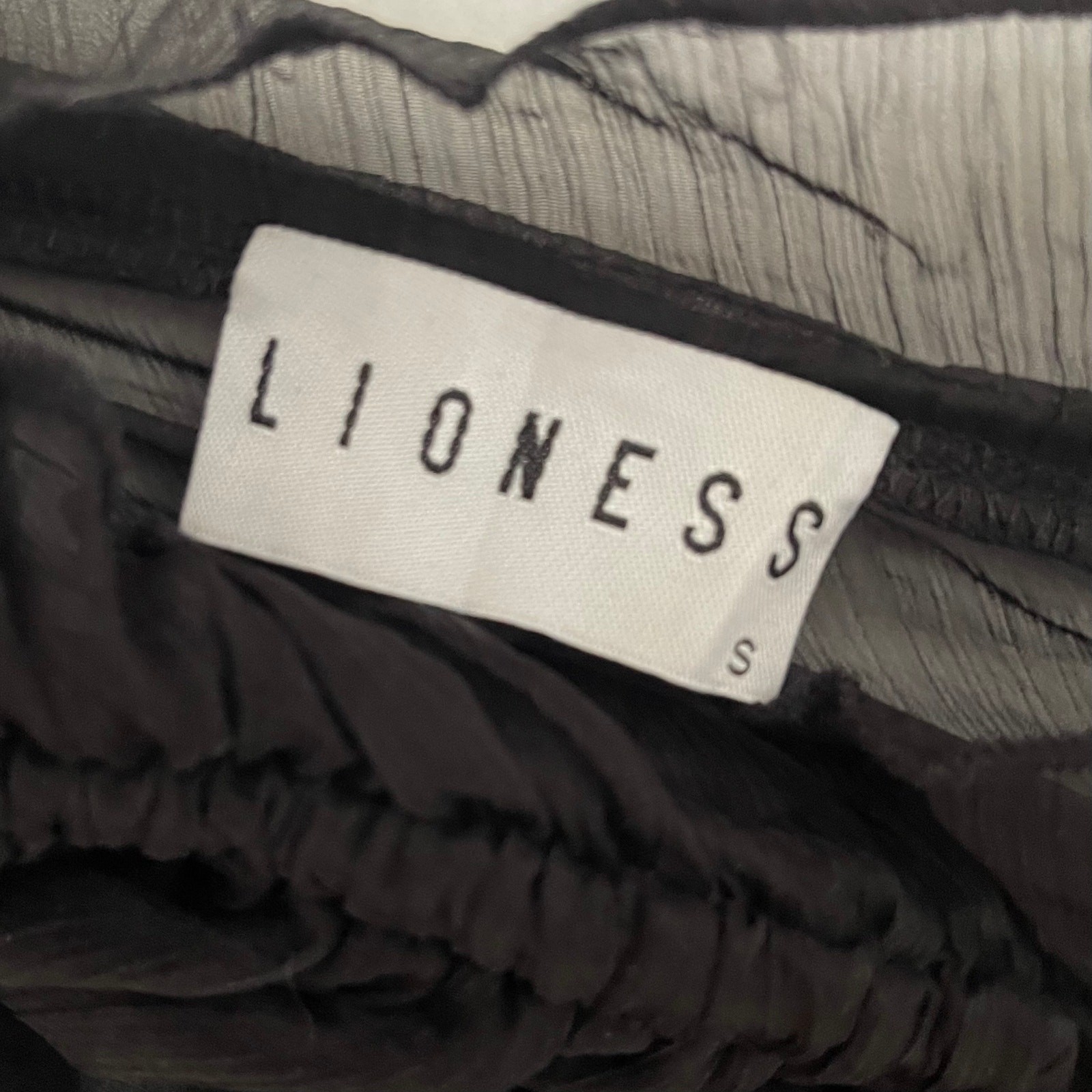 Lioness Stop Motion Sheer Off the Shoulder Top – Black – Size Small
