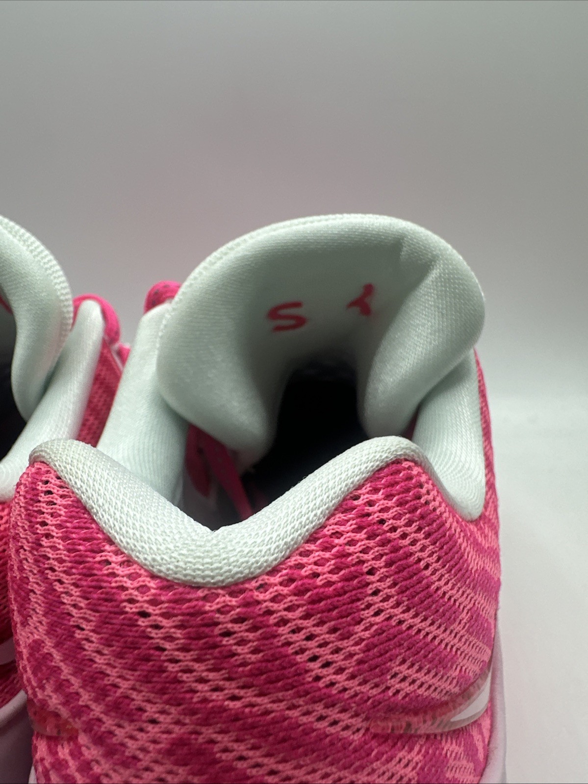 NikeiD KD 16 “Aunt Pearl Pink – Kay Yow” Men’s Size 10.5 NO LID FB2390 900