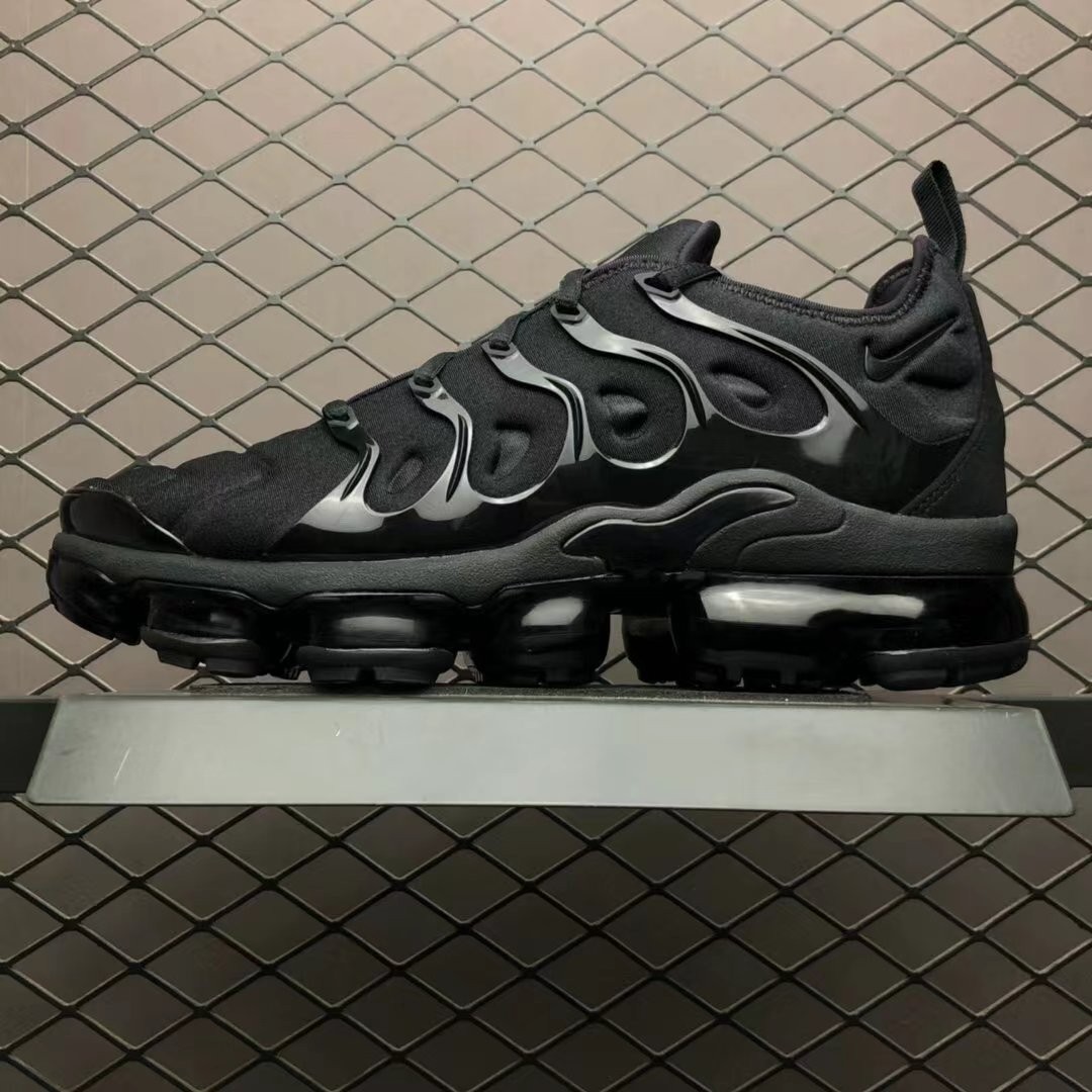 Nike Air Vapormax Plus Black Sneakers for Men