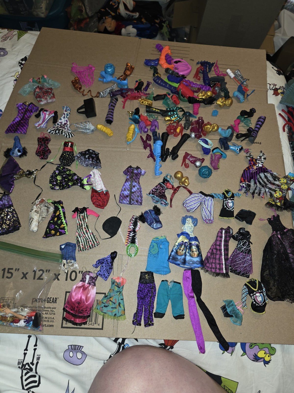 Lot Of Monster High Clothes And Accessories. 50+ Items See Pics!