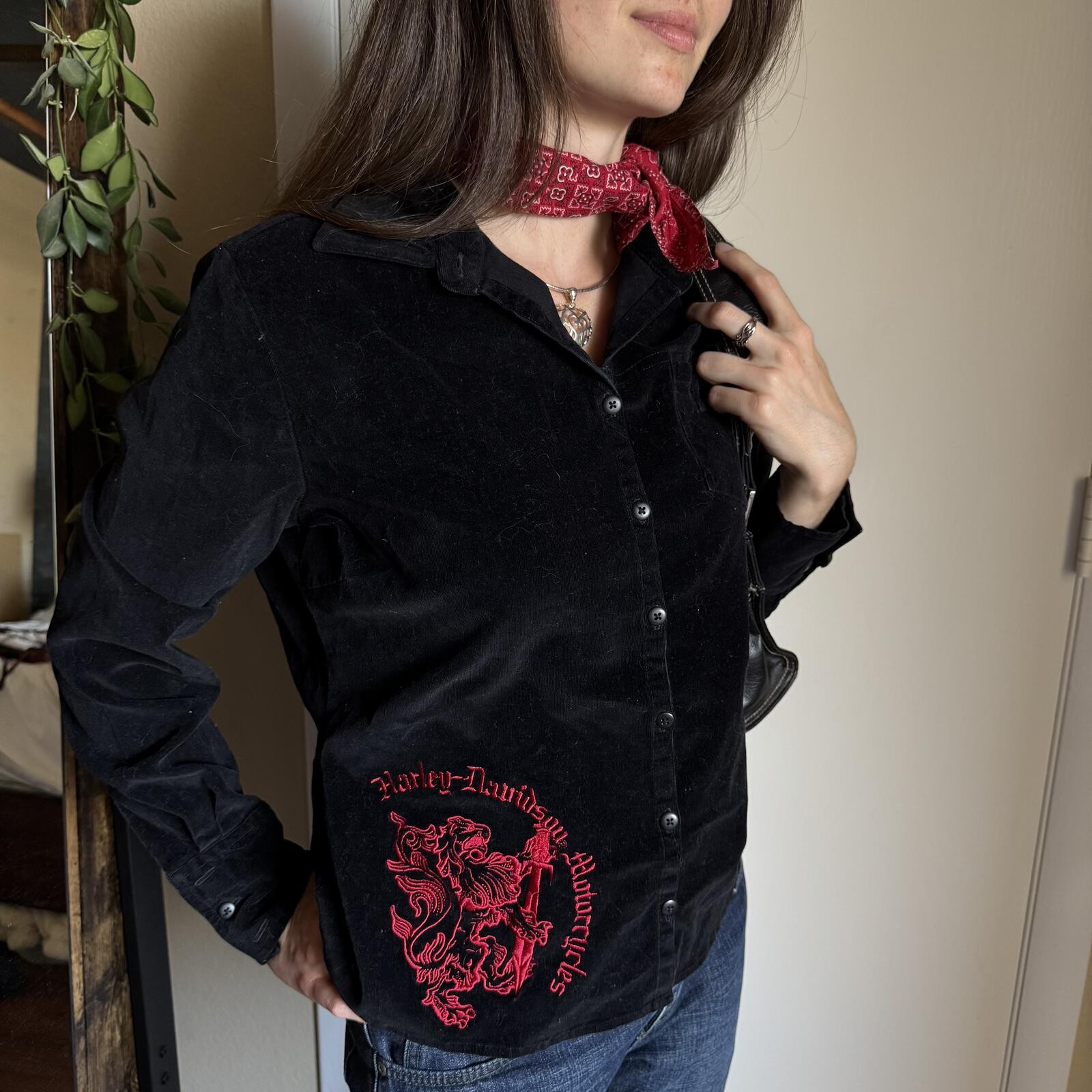 Vintage 2000s Harley Davidson Women’s Black Velour Dragon Button Up Shirt