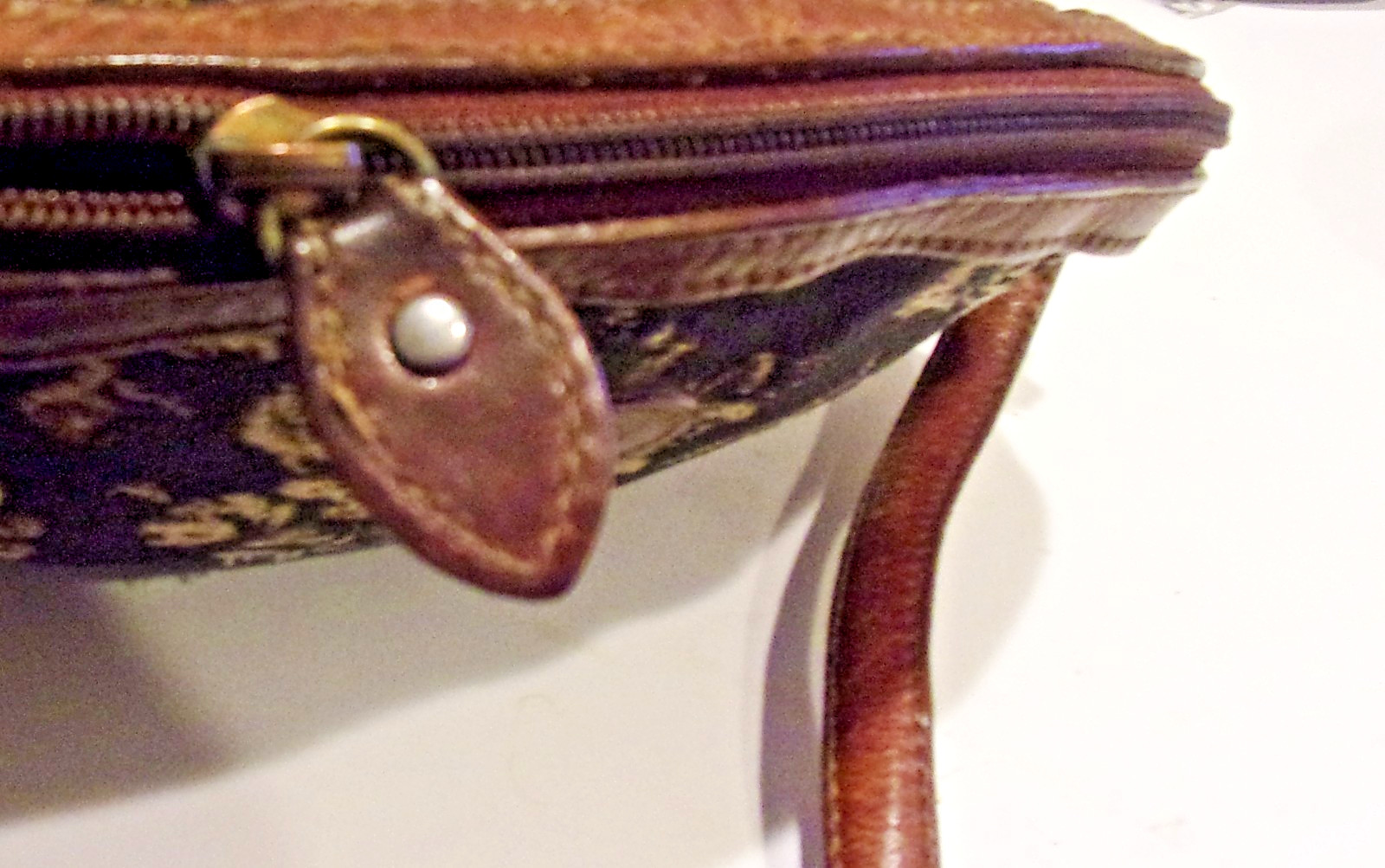 Vtg Liz Claiborne Black & Lt Tan Floral Tapestry Fabric Leather Trim CB / Sh Bag