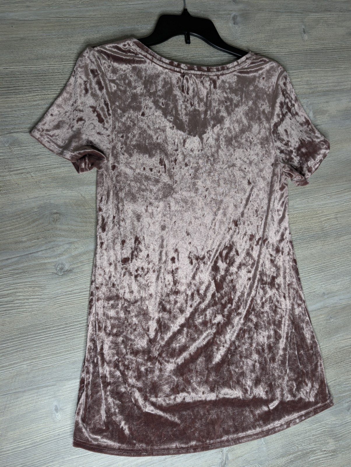 This Dusty Rose Crushed Velvet V-neck T-shirt by POL Features A Chest Pocket S