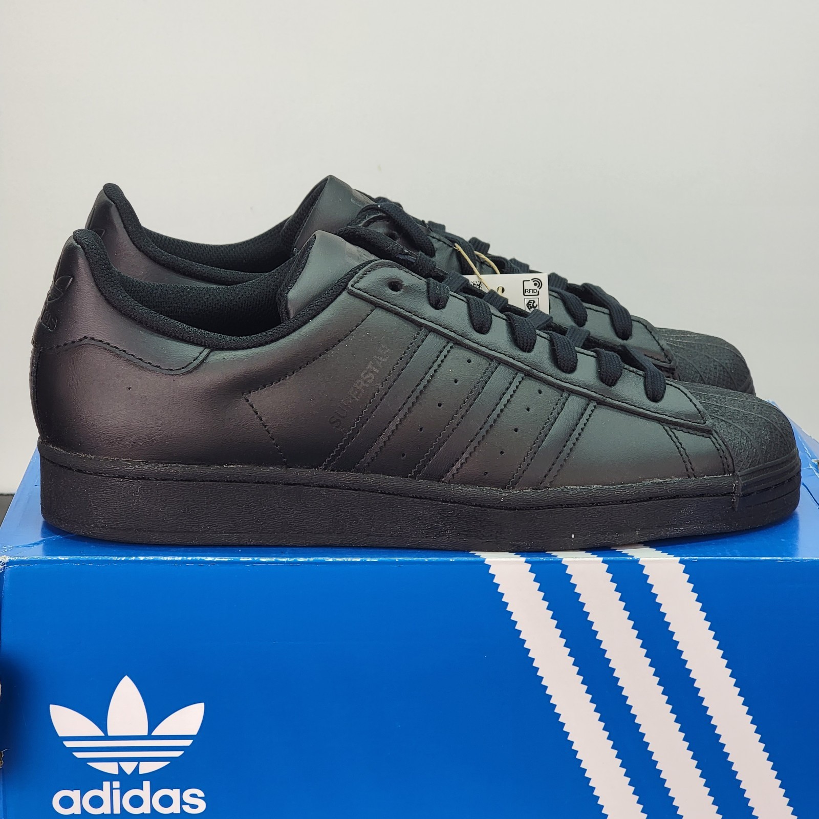 Adidas Superstar Men’s Size 10 Athletic Shoes Black Casual Footwear Sneakers