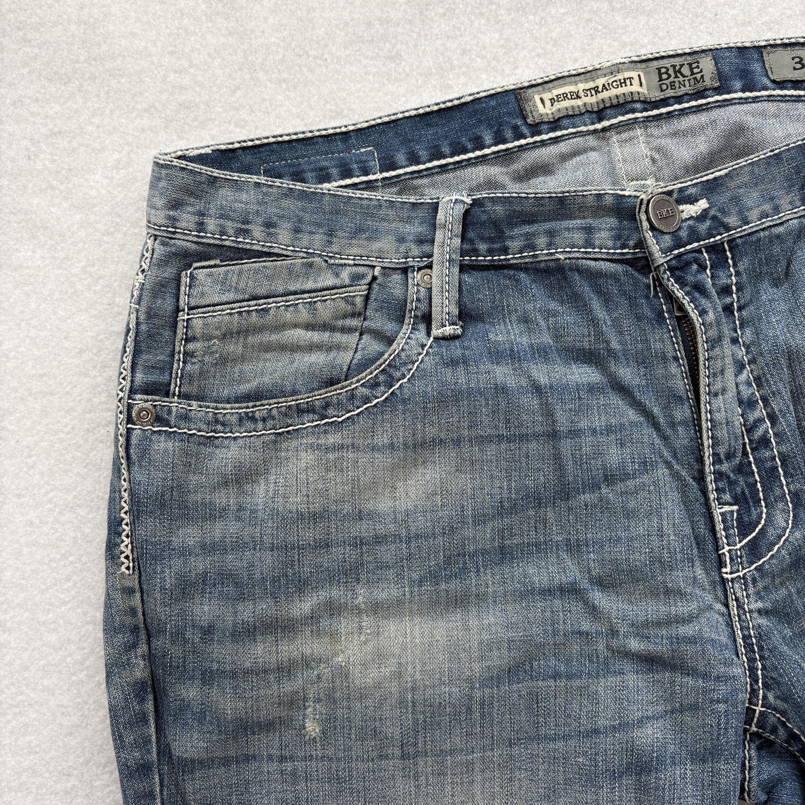 Buckle BKE Derek Straight Jeans Mens 38×34 Blue Wash Relaxed Distressed Denim