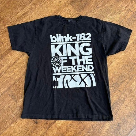 Pop Punk Rock faded Blink 182 King of the Weekend graphic band tee. Item 396