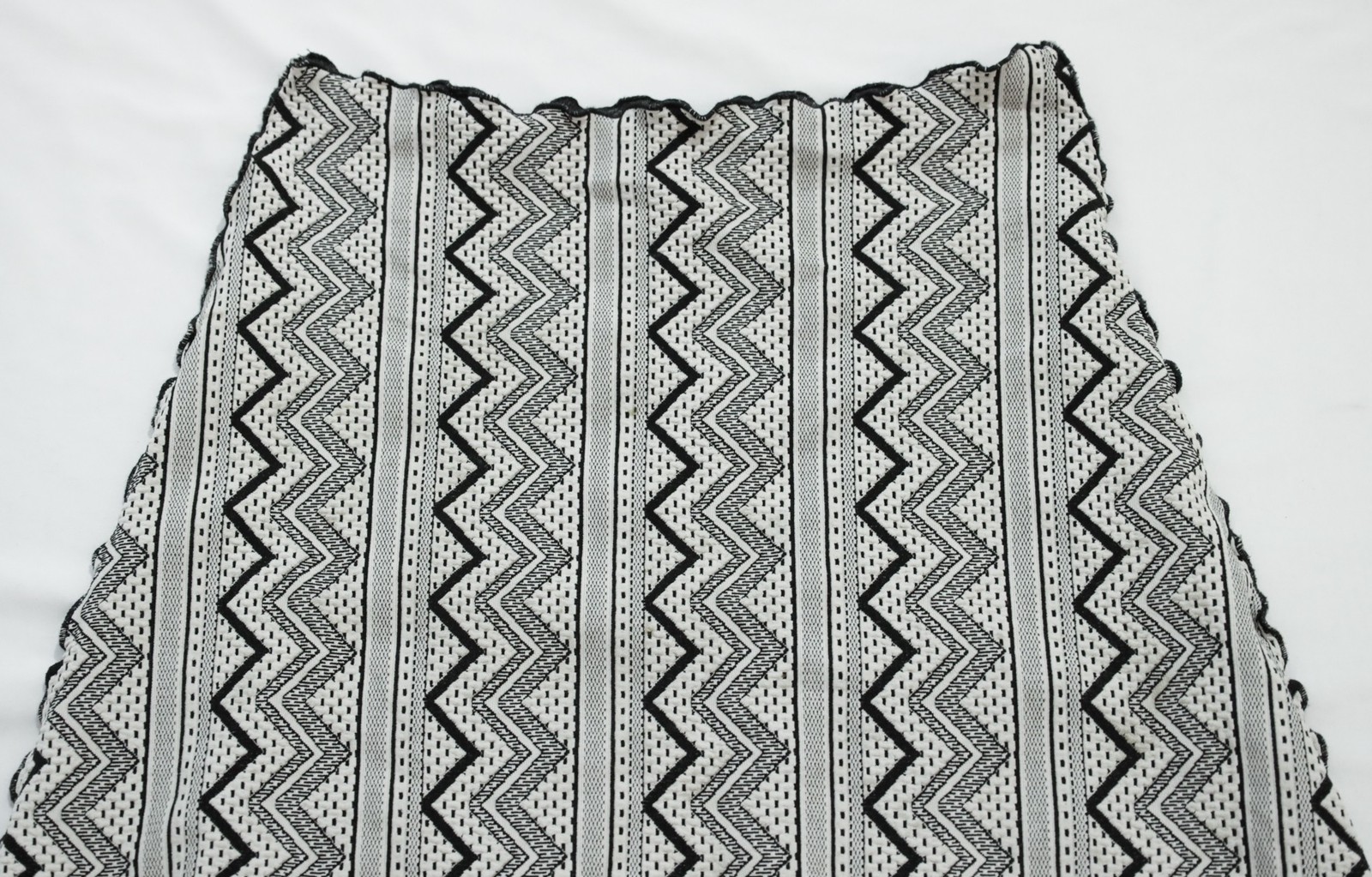 Haystacks Women’s Tribal Print Jacquard Knit Bias Skirt AC2 Beige/Black Medium
