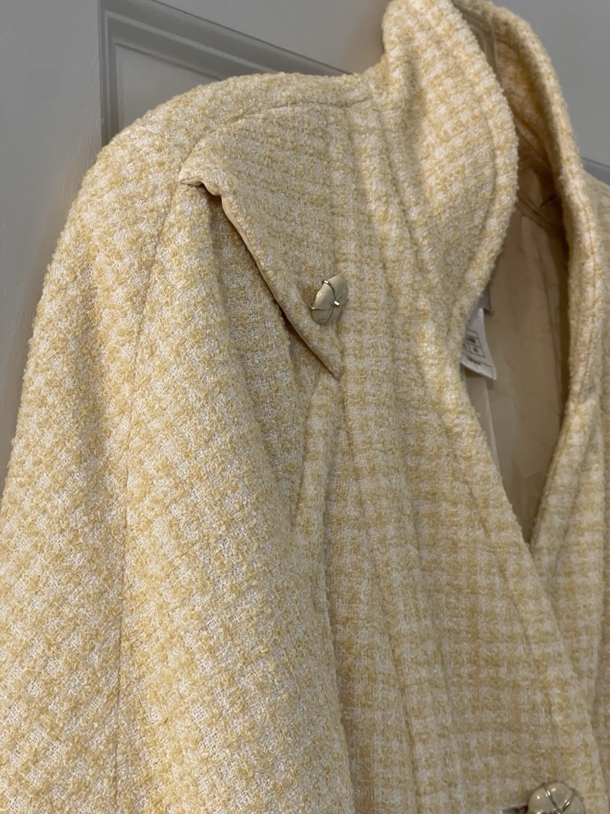 CHANEL 09C light yellow Check Jacket Size 42 Made in France P34739V24898
