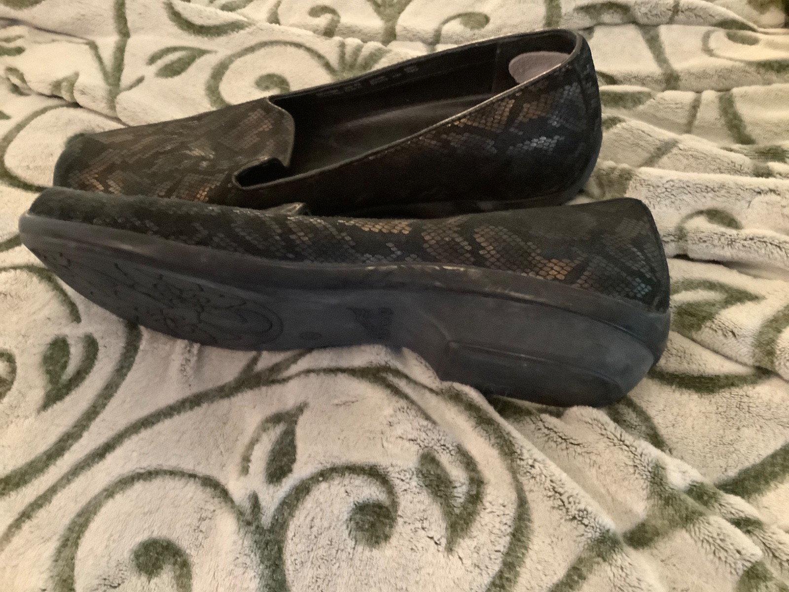 Dansko loafer slip ins black reptile leather print 42