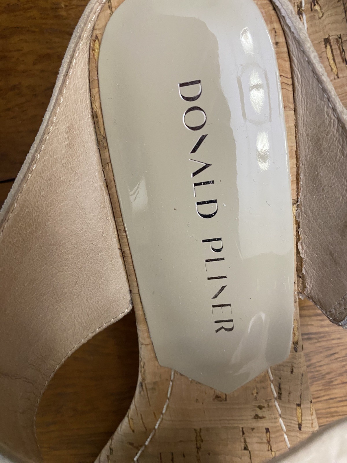 Donald Pliner Wedge Sandels Beige Suede Size 7