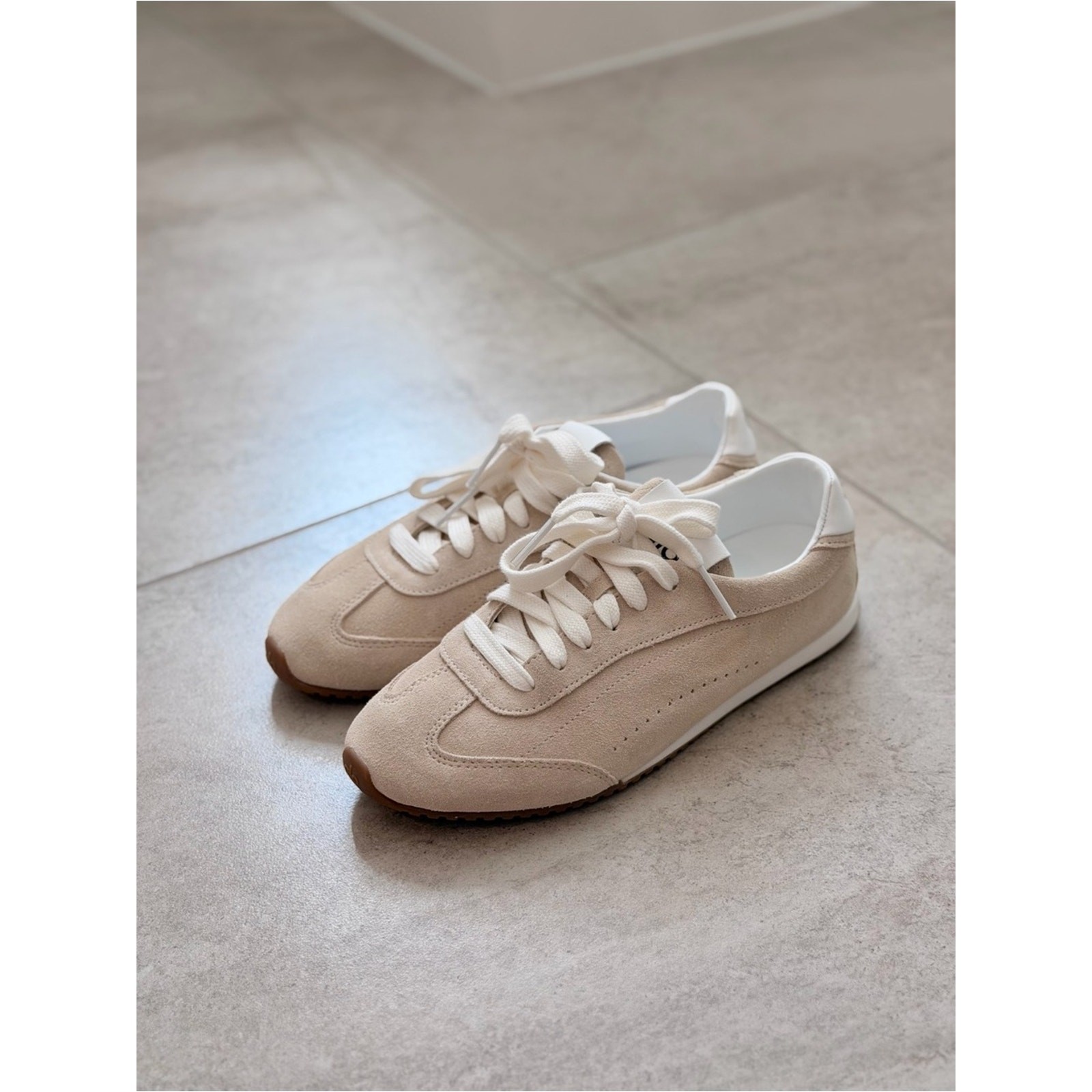 New ALO Yoga Sunset Sneaker Sandstone Suede Cream Women’s Size 7
