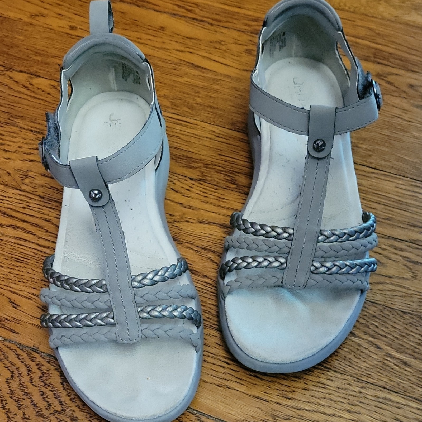 Women’s Size 9 Sandal Gray With Braid Detail Unknown Brand