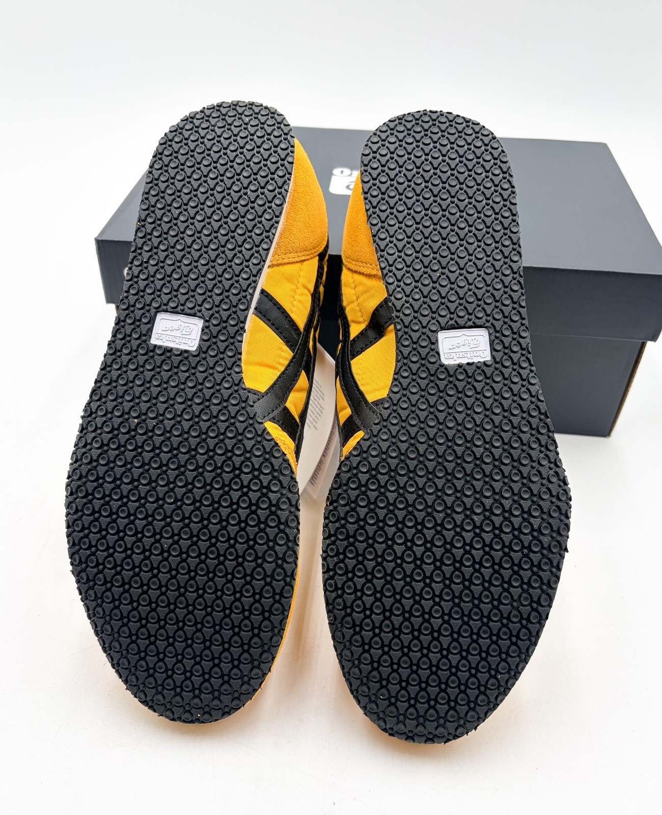 【NEW】Onitsuka Tiger SERRANO Yellow/Black Daily Sneaker (Men’s US 9) From US
