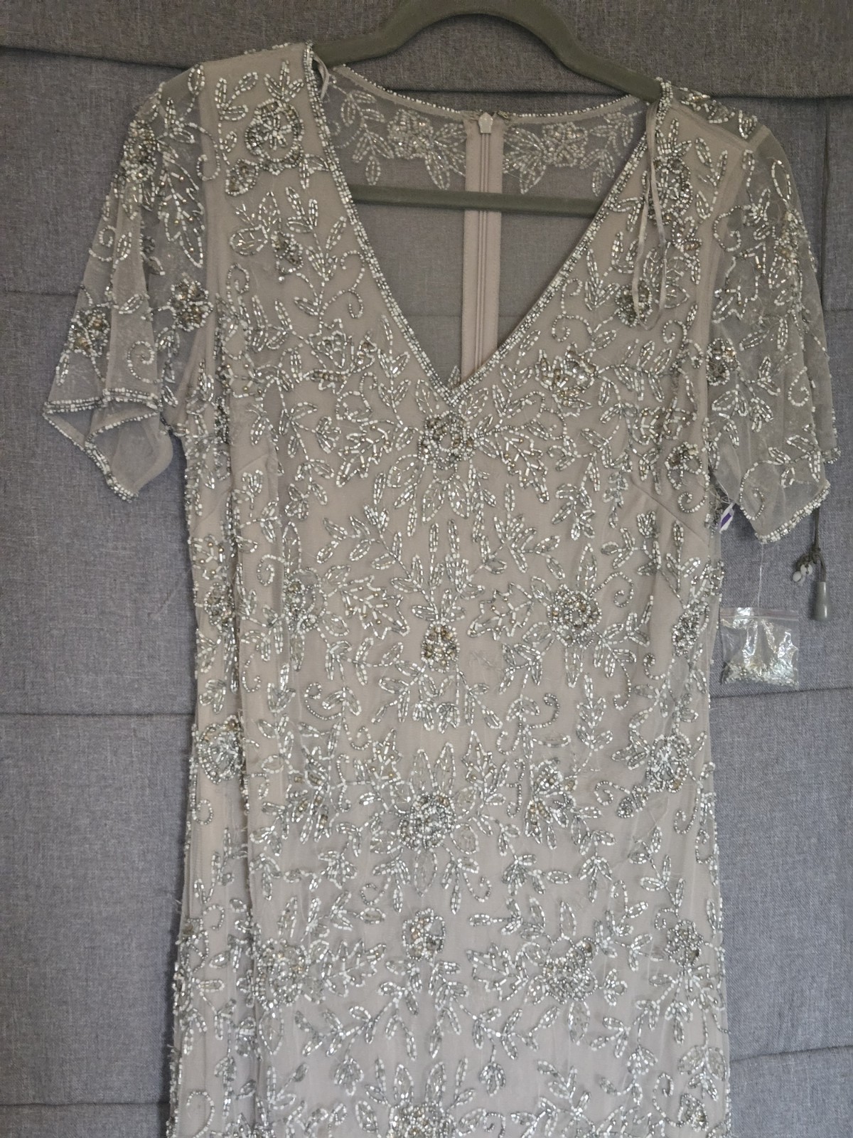 $269 Pisarro Nights Evening Gown Maxi Beaded V Neck Size 8 Silver