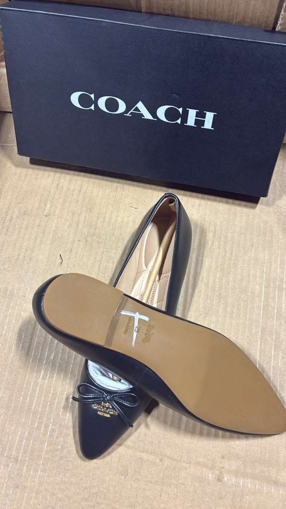 Coach Women’s C2911 Annabel Leather Ballet. Size 7.5 B Color Black see pictures