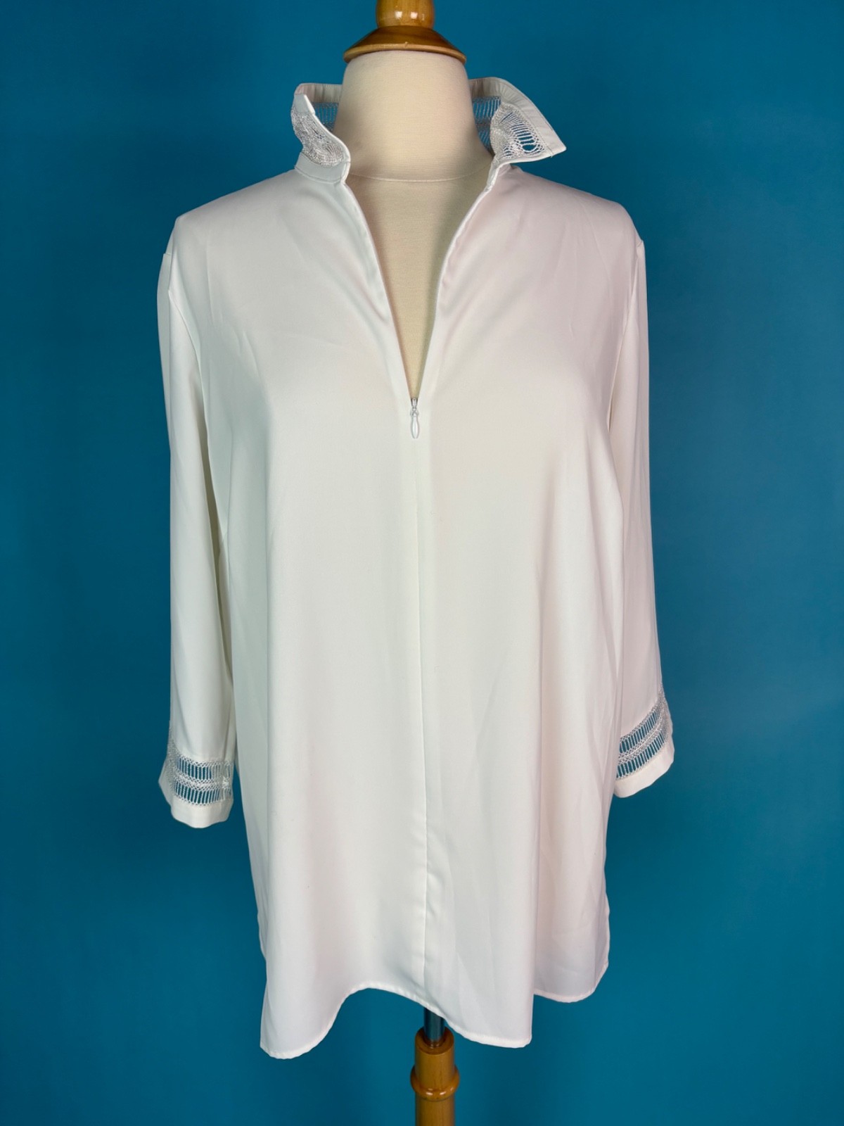 Ming Wang Ivory Zip Front Tunic Blouse with Embroidery Size L