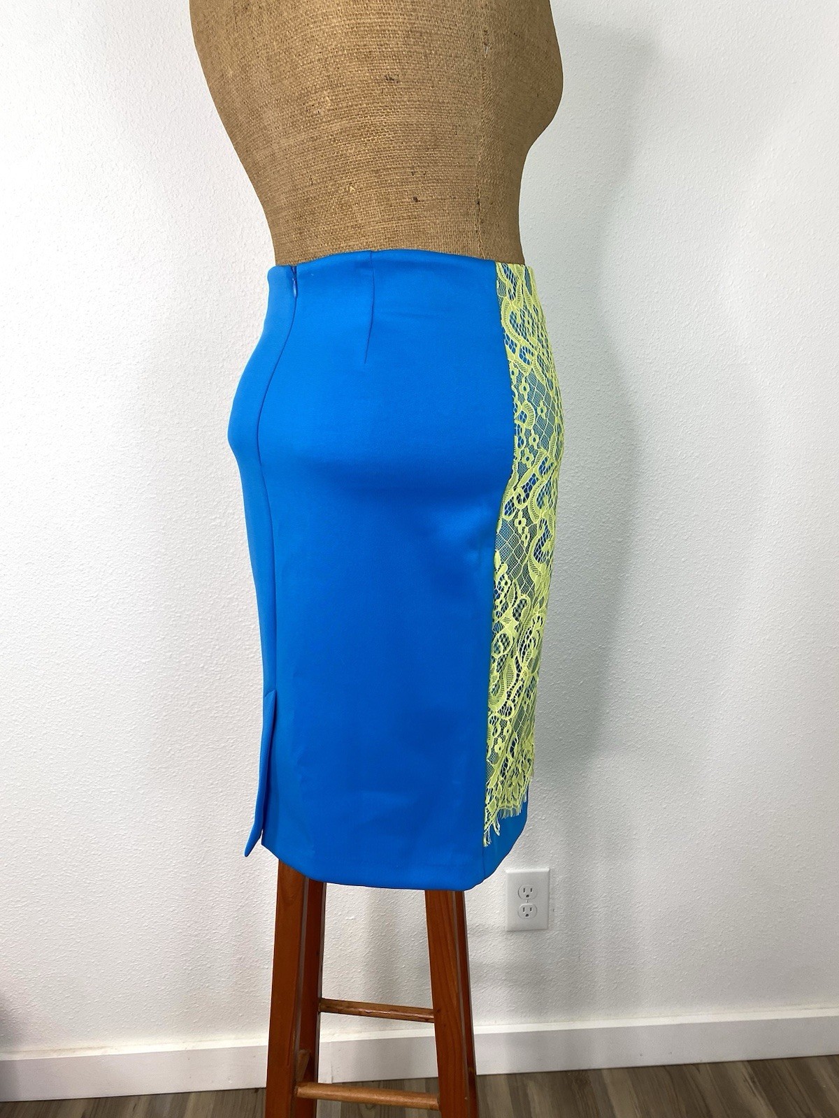 DO & BE Neon Blue Lace Overlay Pencil Skirt M Retro 80’s Madonna Style Nostalgia