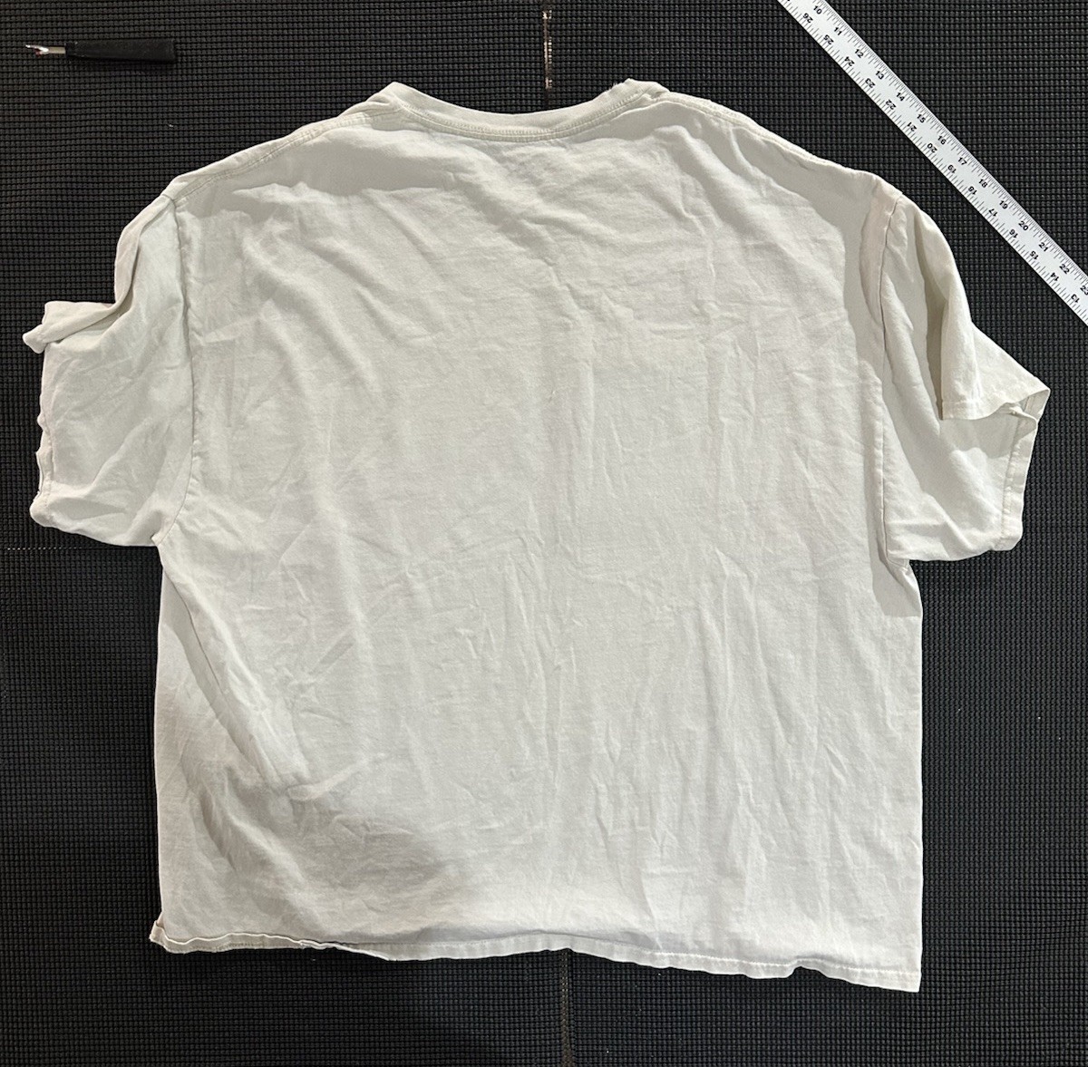 Queen Tour 80 Band T Shirt Mens XL White Official Merch Rock Graphic Distressed