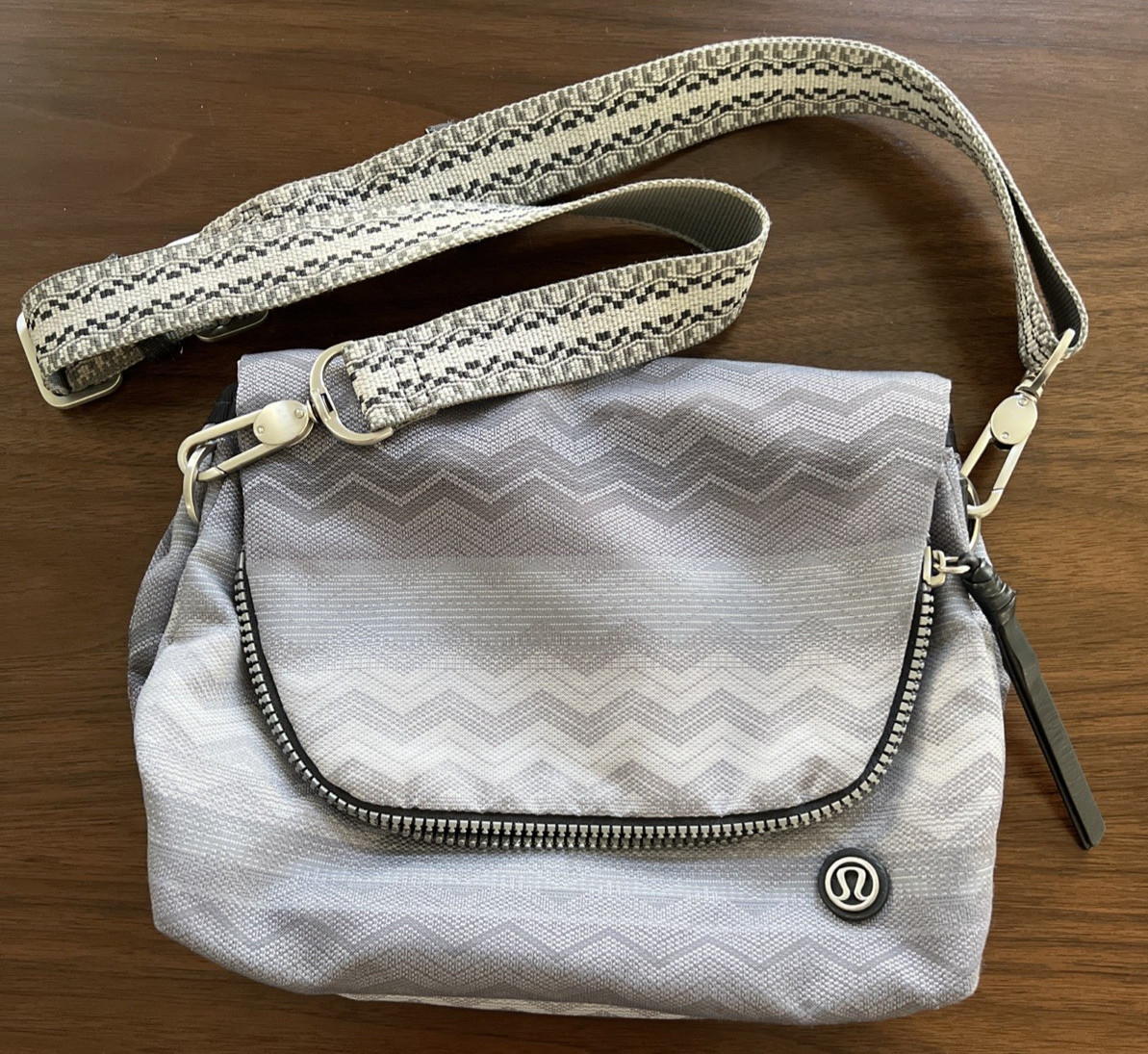 Lululemon Party Om Crossbody Messenger Gorpcore Festival Purse Gray Zig Zag