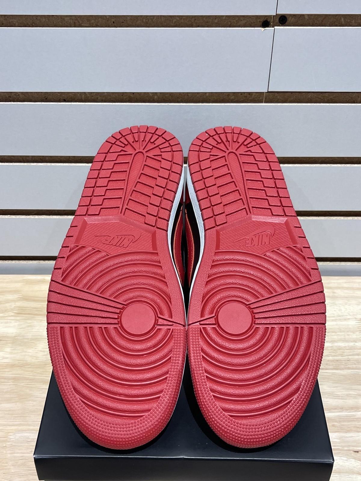 Size 10.5M/12W – Jordan 1 Retro Low OG Banned Sz 10.5M IW6276-001